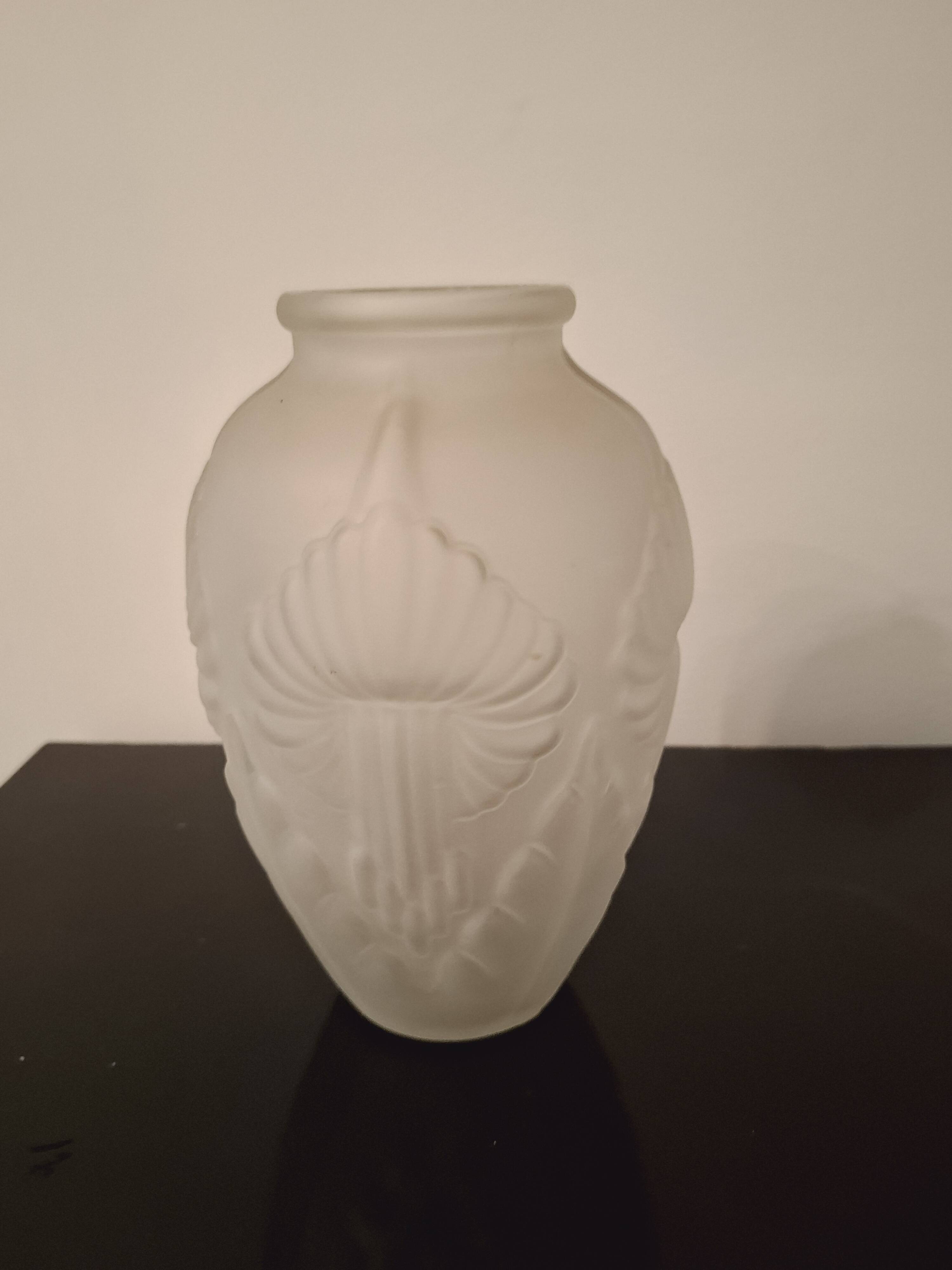 OPAQUE GLASS VASE