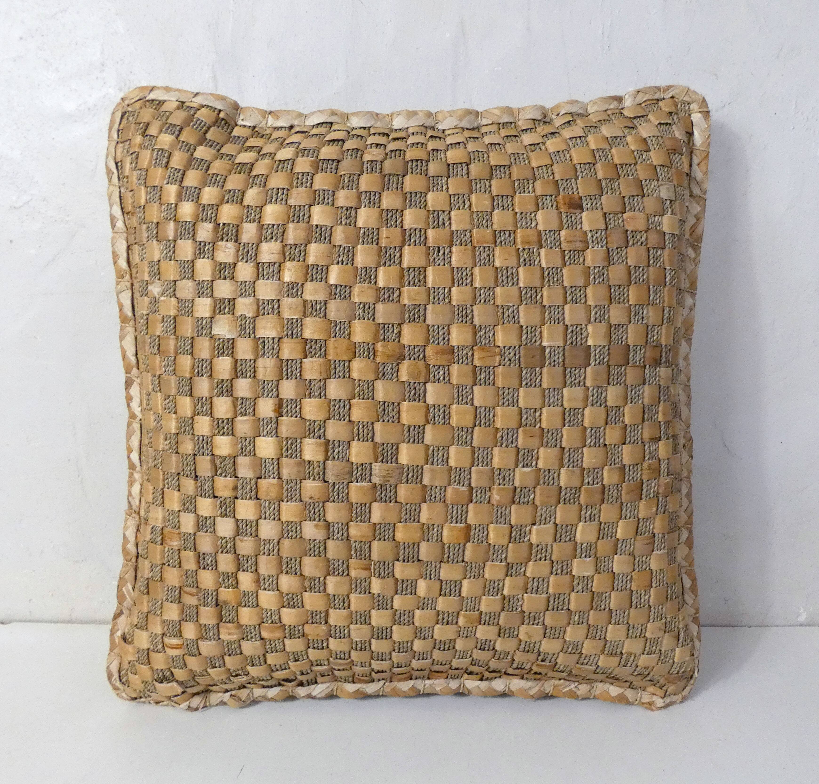 Cushion in natural fibers coconut rattan sea rush