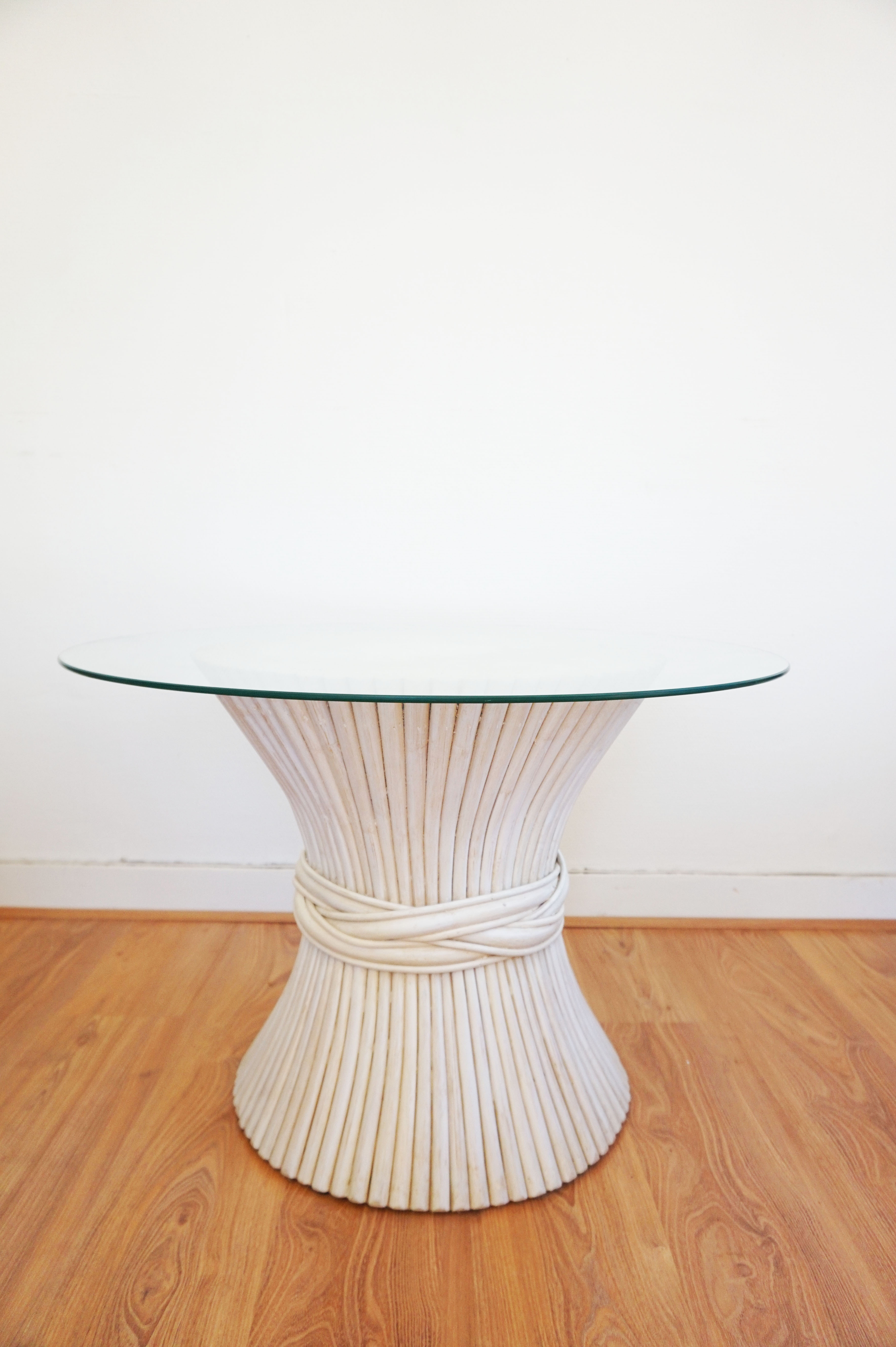 Table low round and white vintage rattan bamboo