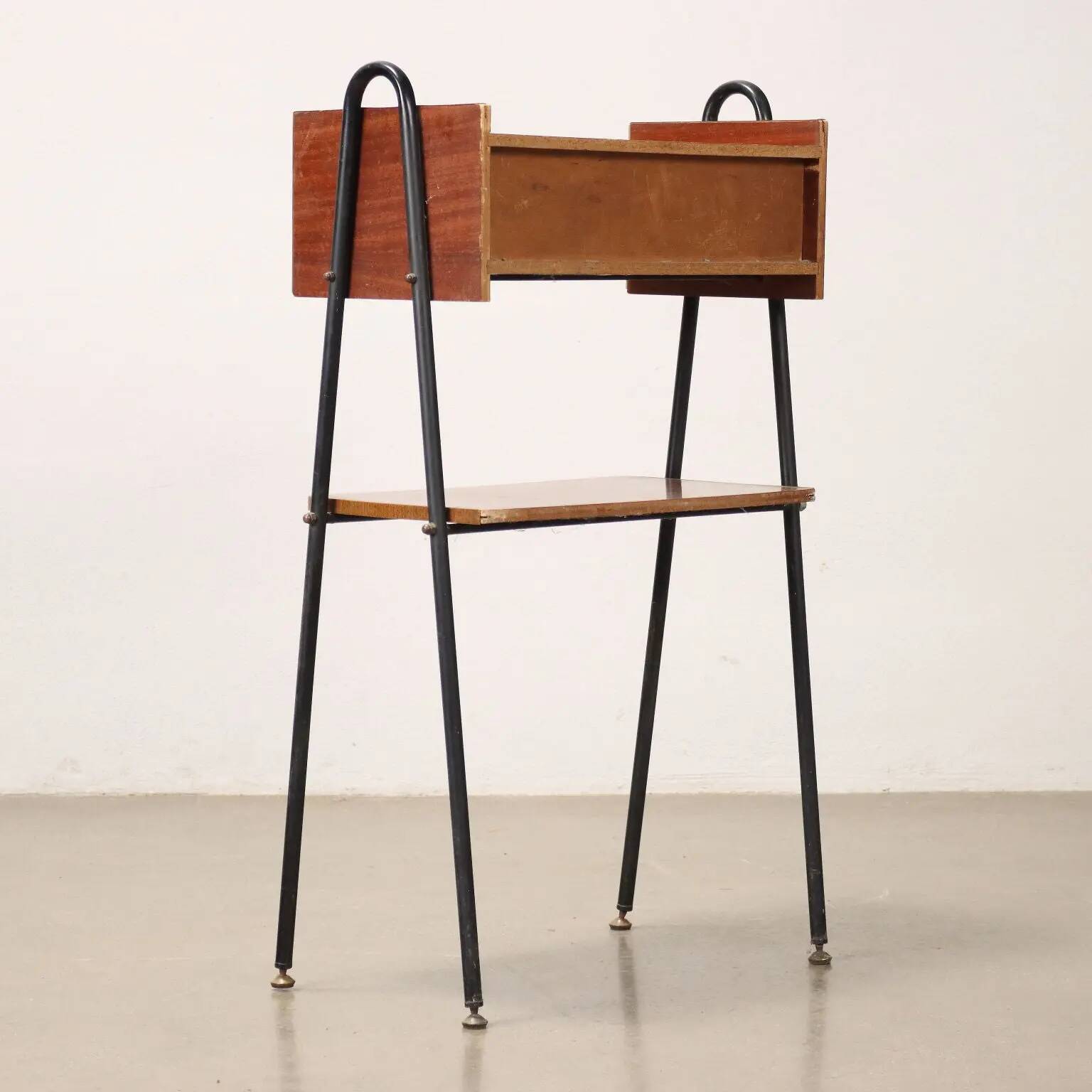 Small vintage piece from the 1960s in mahogany veneer, Italy.