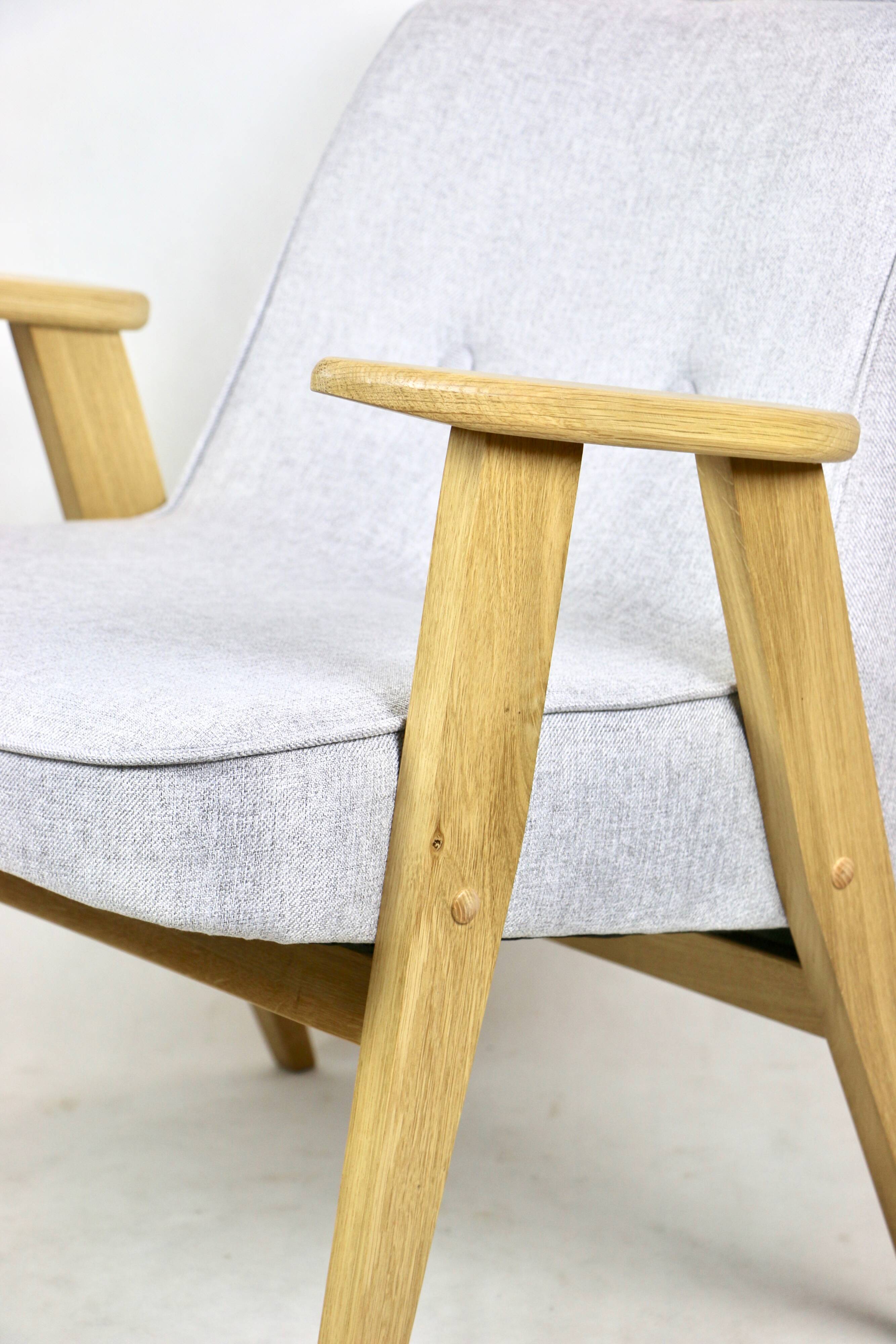 Fauteuil Modèle 366 Bouclé Beige par Józef Chierowski, 1970s