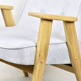 Fauteuil Modèle 366 Bouclé Beige par Józef Chierowski, 1970s