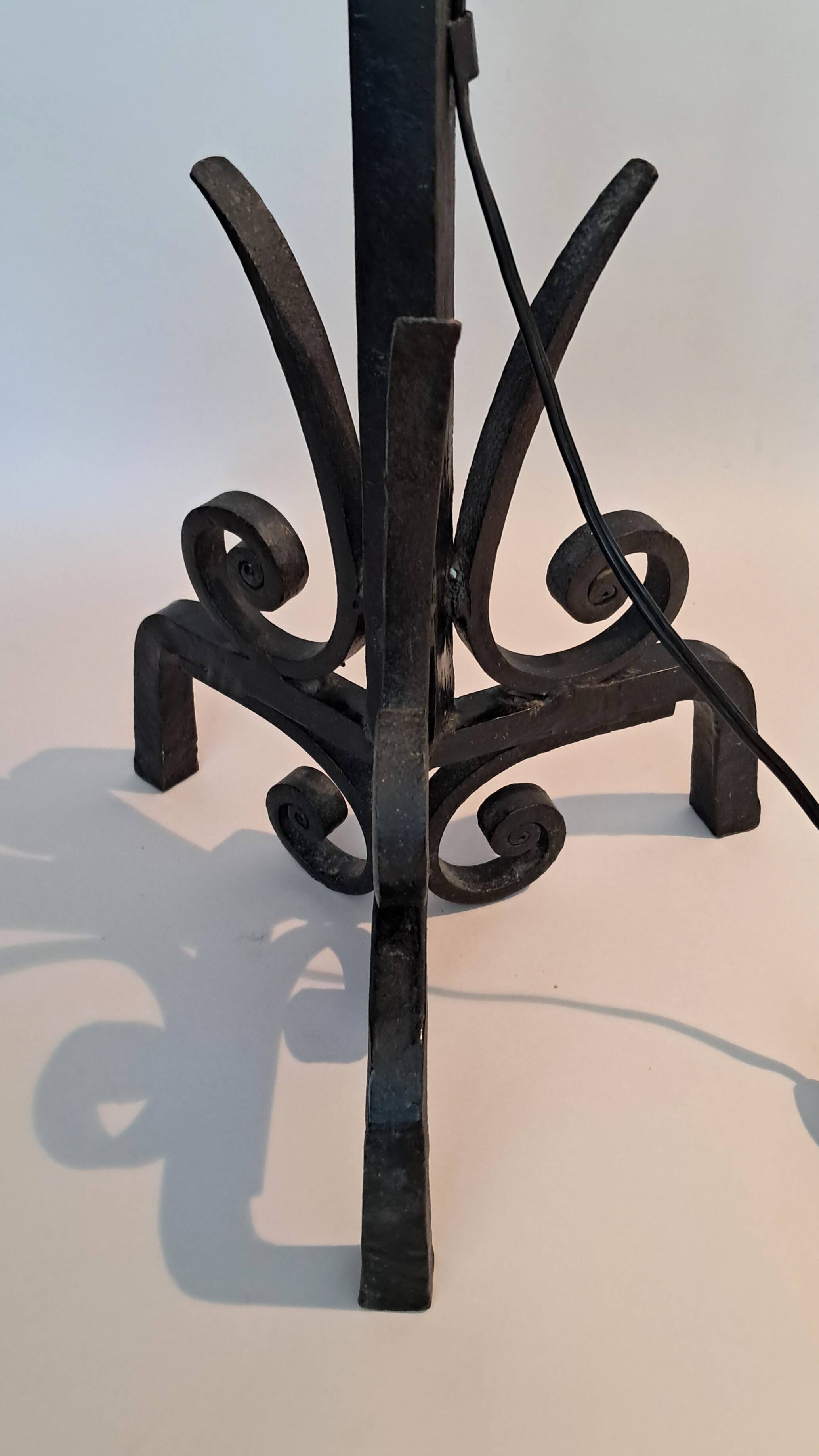 Brutalist tripod wrought iron lamp base 1950/1960.