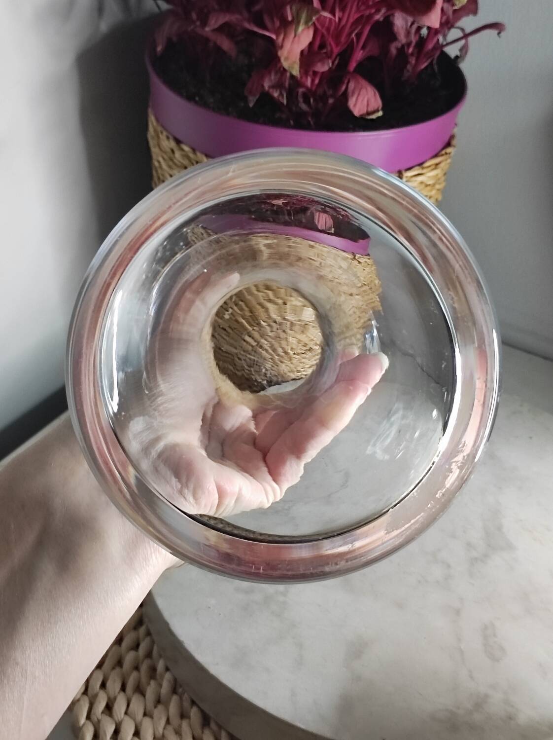 Cylindrical glass vase