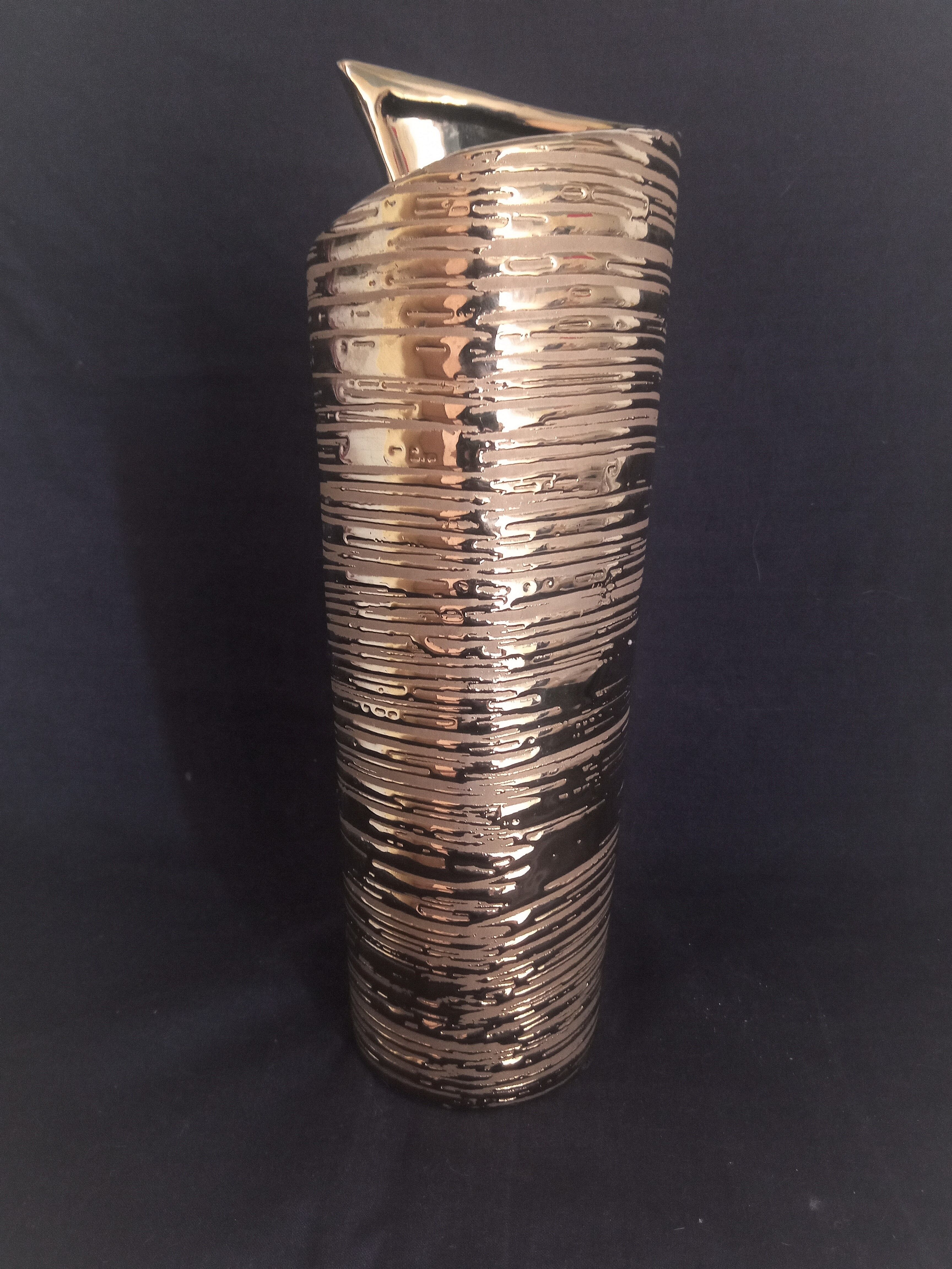 Cubist vase in gilded and ridged ceramic