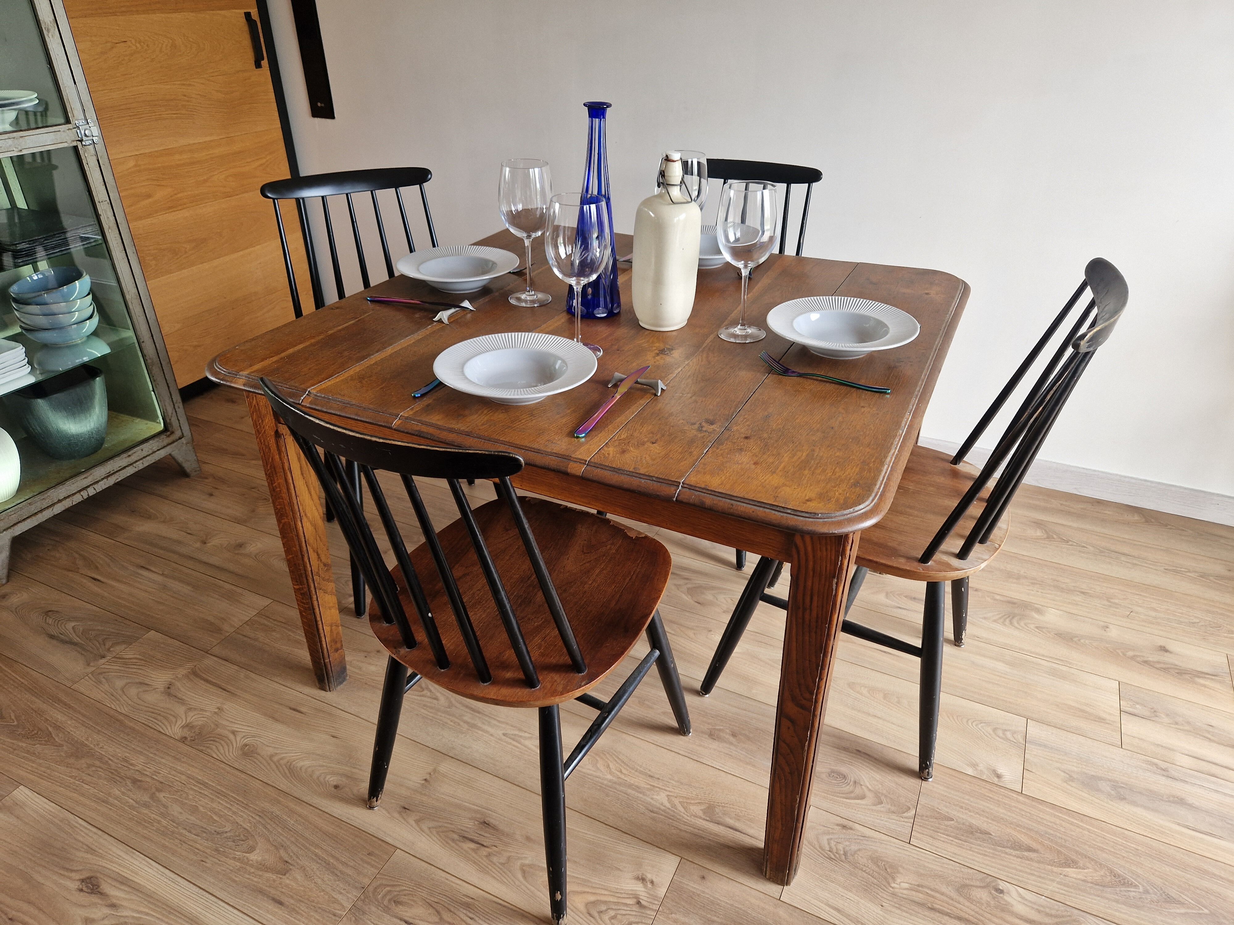 Square art deco dining table in solid wood