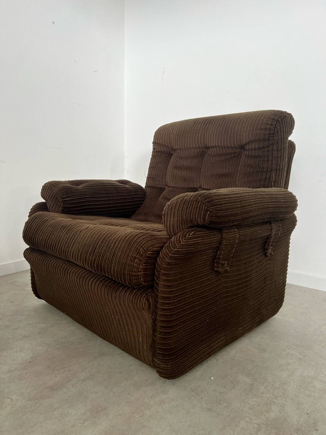 Set of 2 vintage Airborne French design armchairs from the 60s in velvet