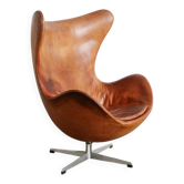Fauteuil "Egg" danoise des années 1960 en cuir cognac marron par Arne Jacobsen.