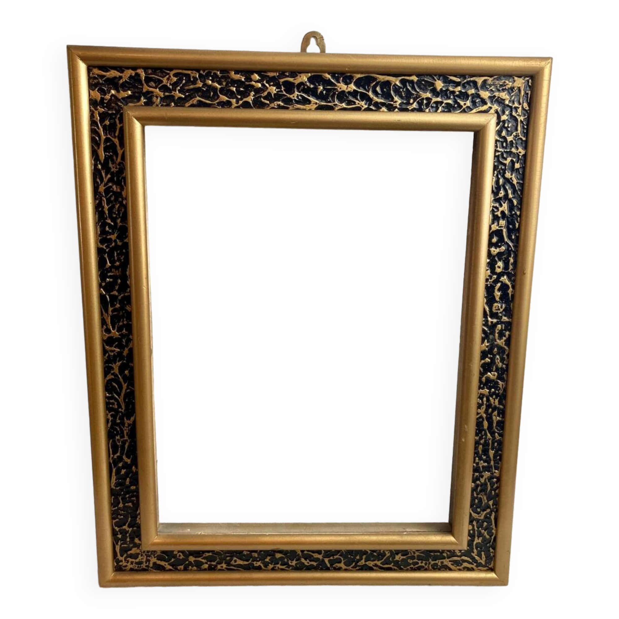 Two-tone wooden frame