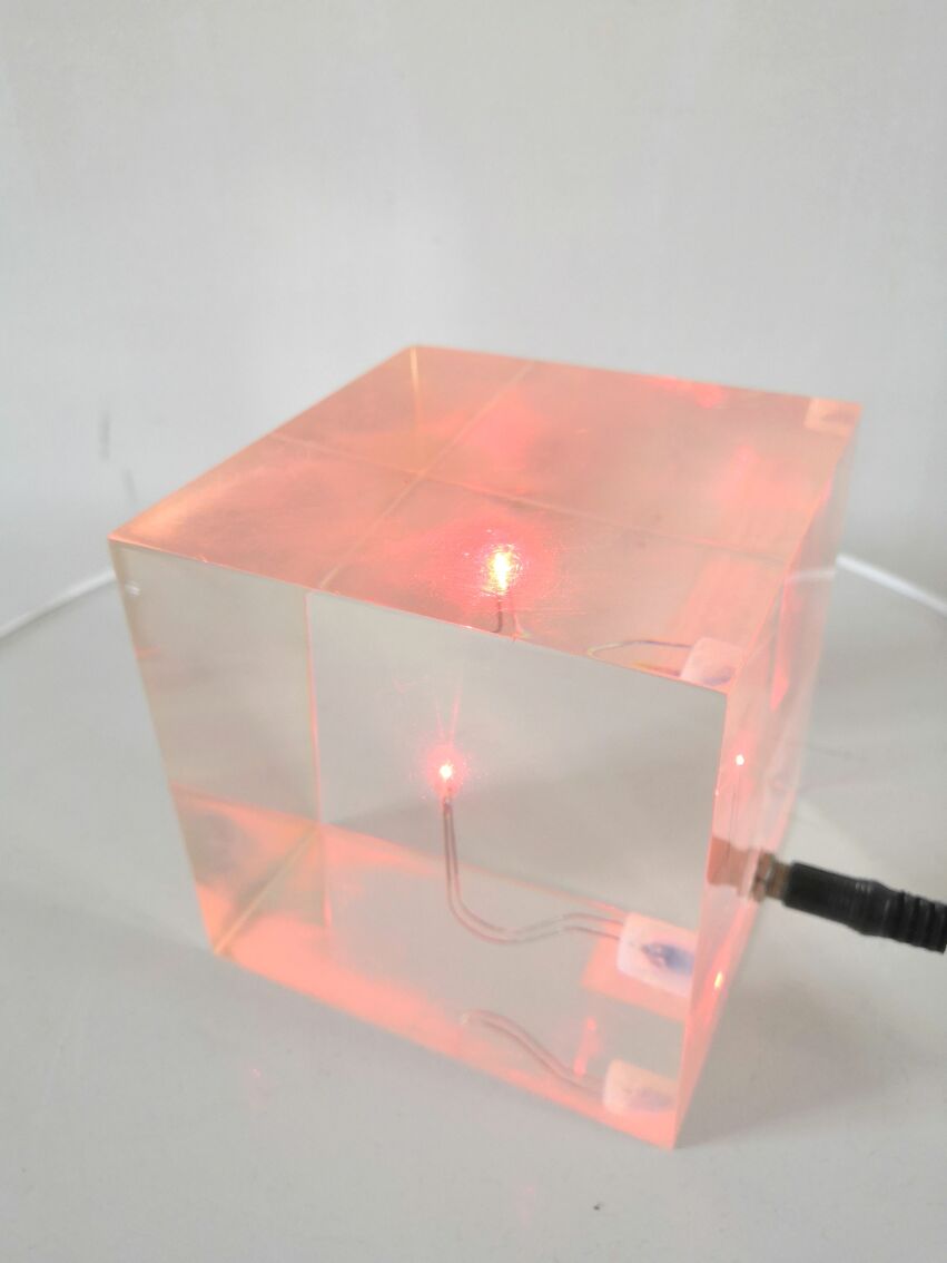 Lampe cube en plexi Plugg design Habitat années 2000 | Selency