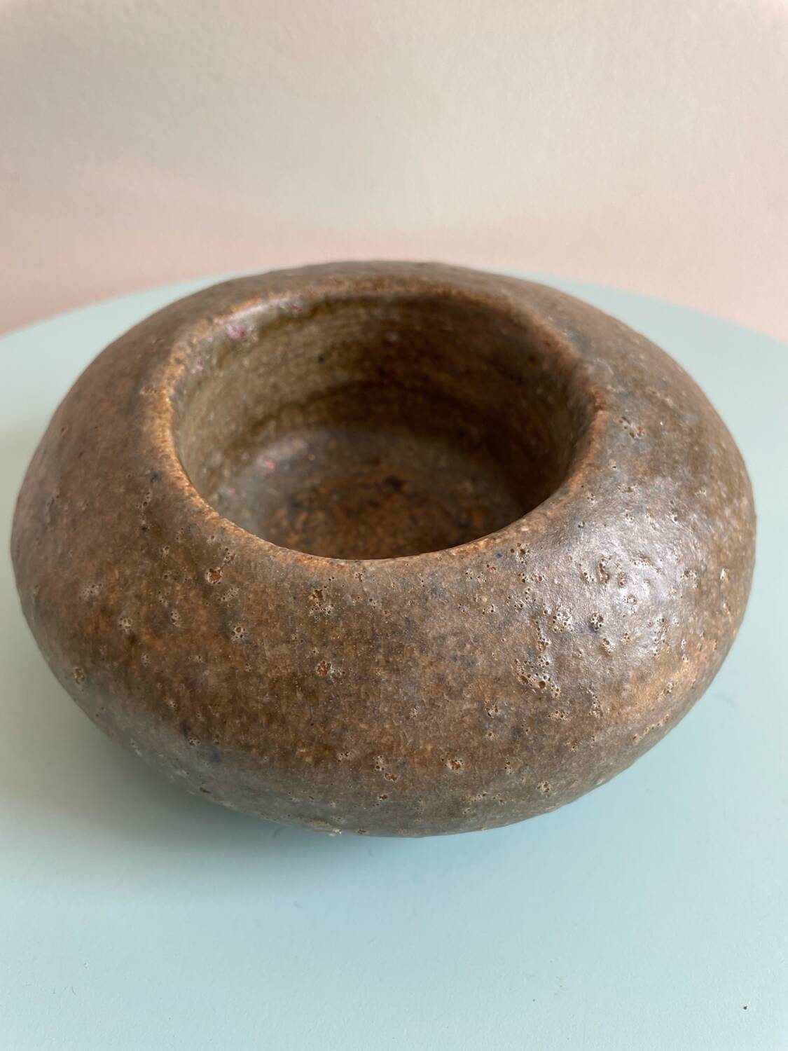 Ceramic sculpture pocket emptier by Gérald Olivier