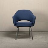 Eero Saarinen Executive Armchair in Blue Bouclé fabric for Knoll International