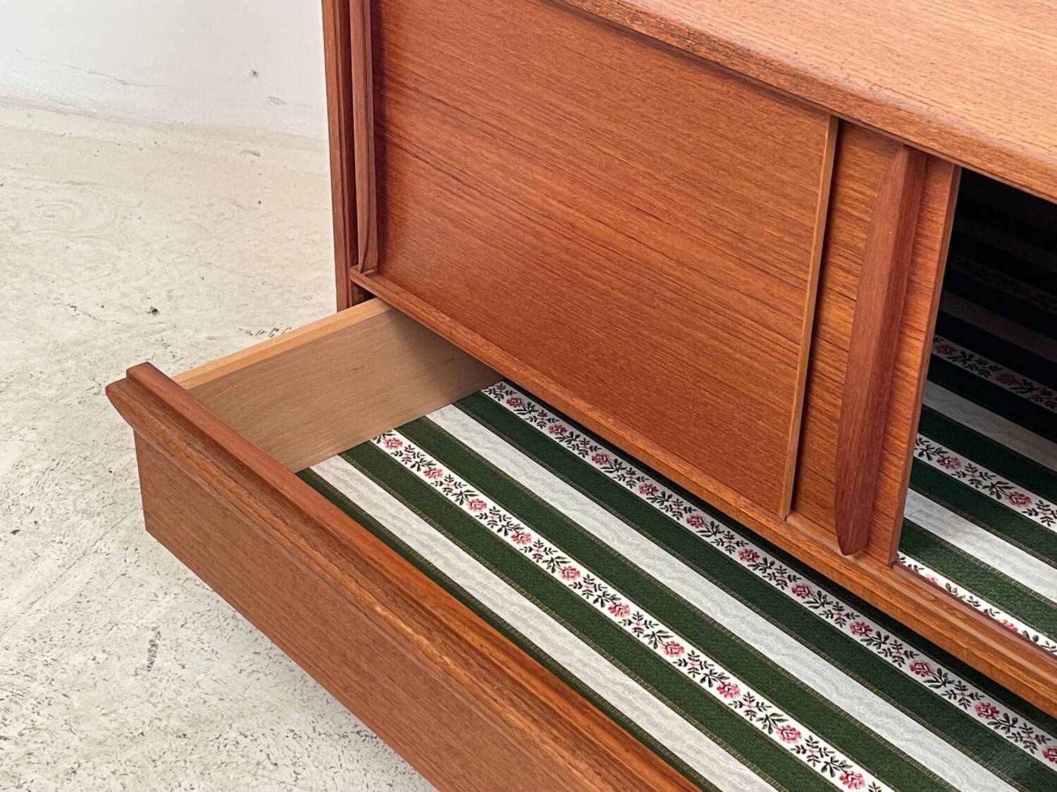 Teak bedside table/chest of drawers, 1960s