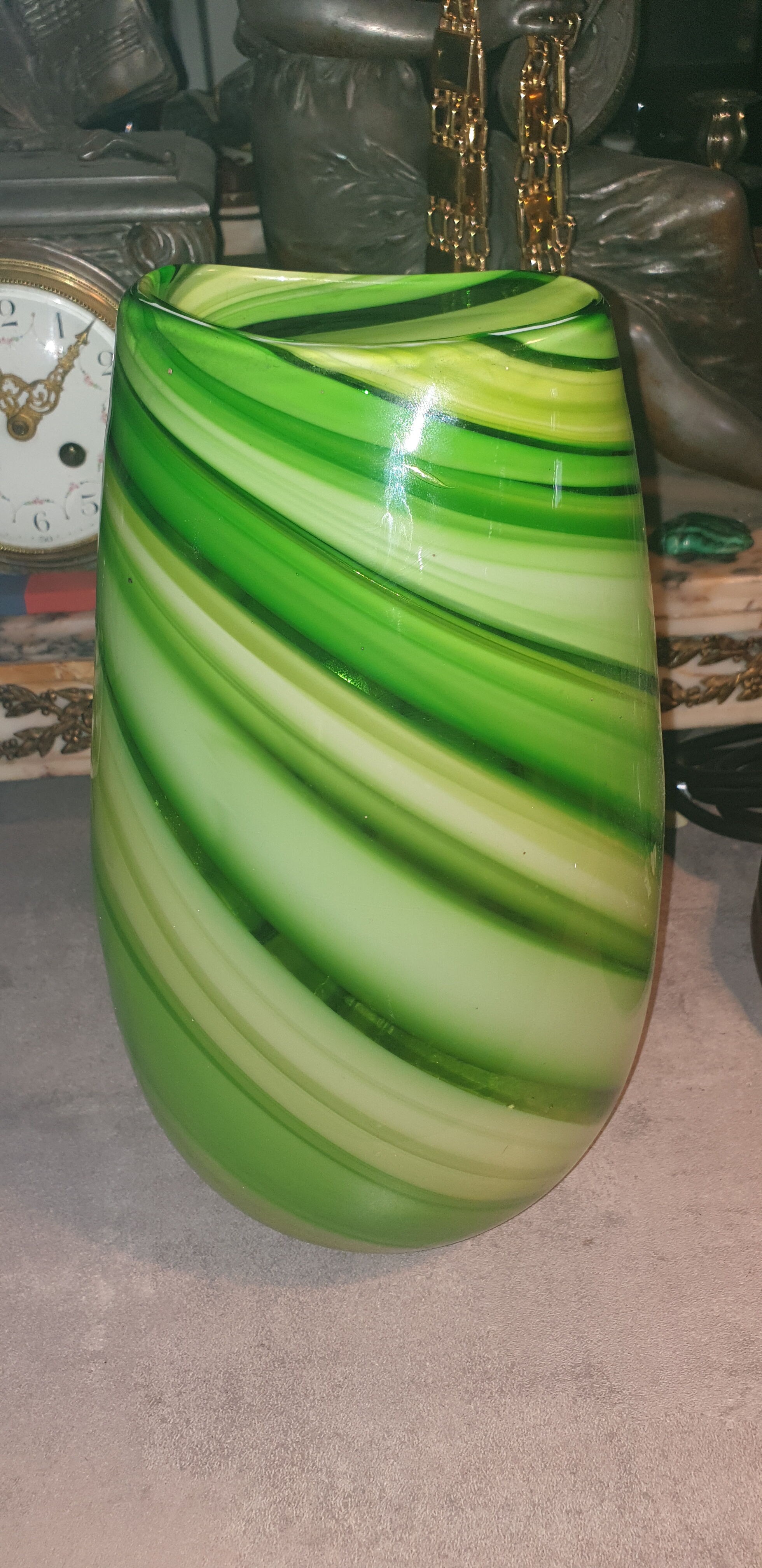 Berlingot colored glass vase