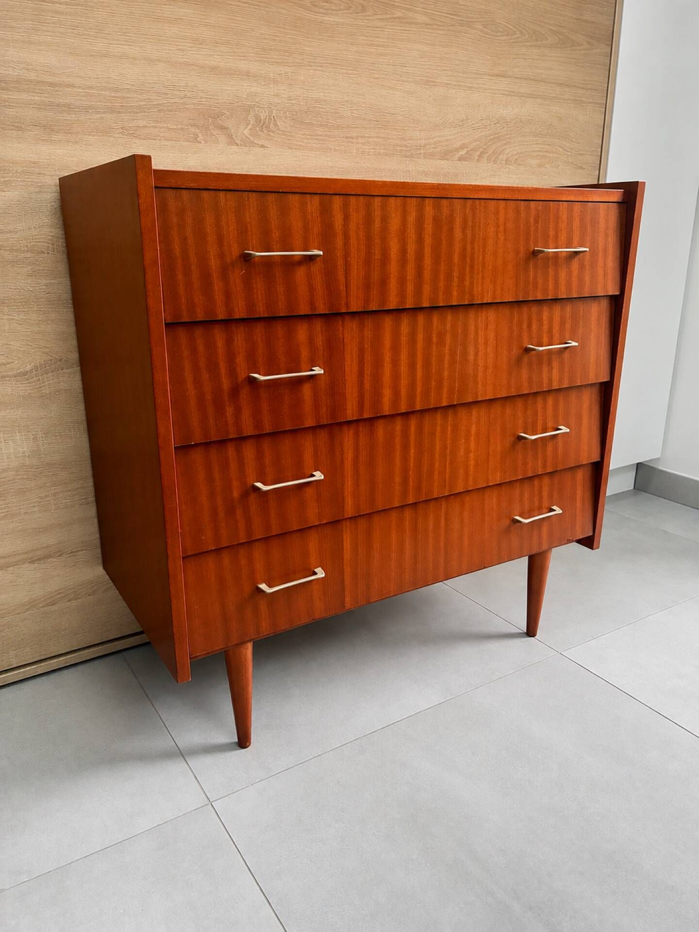 Vintage teak chest of drawers with 4 drawers from the 1960s.