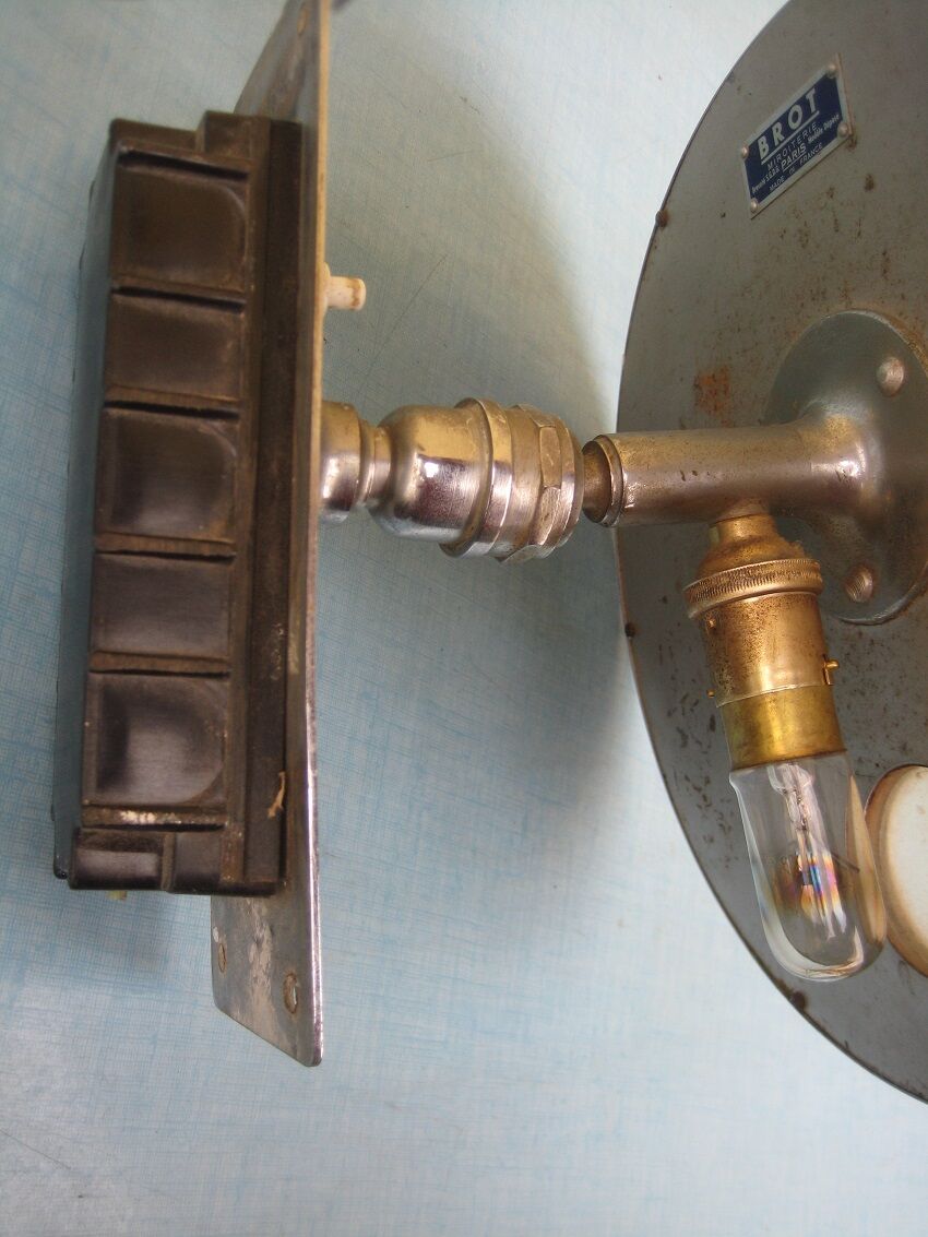 Vintage mirror grinding and illuminating