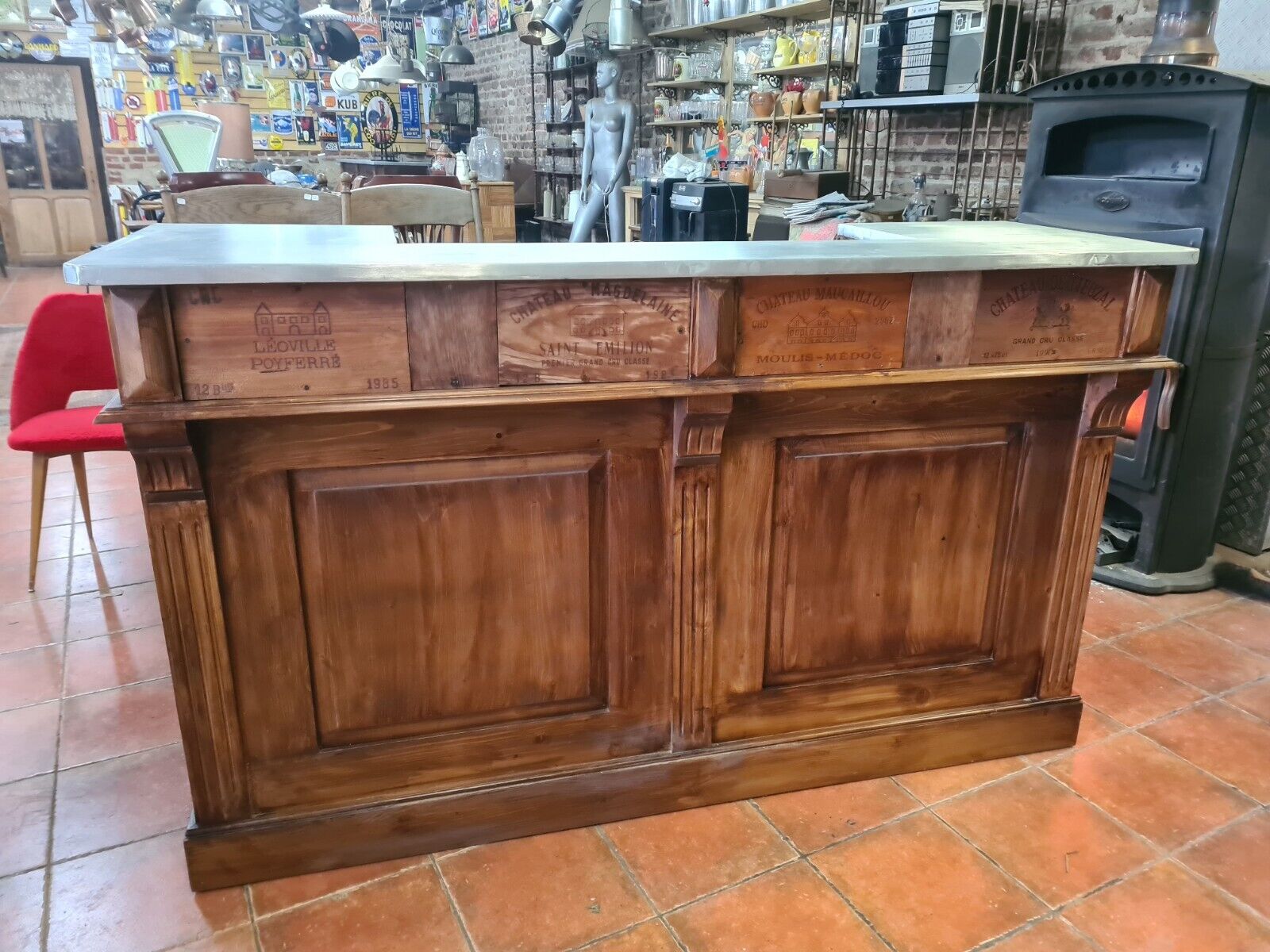 Coffee counter with zinc tray