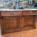 Coffee counter with zinc tray