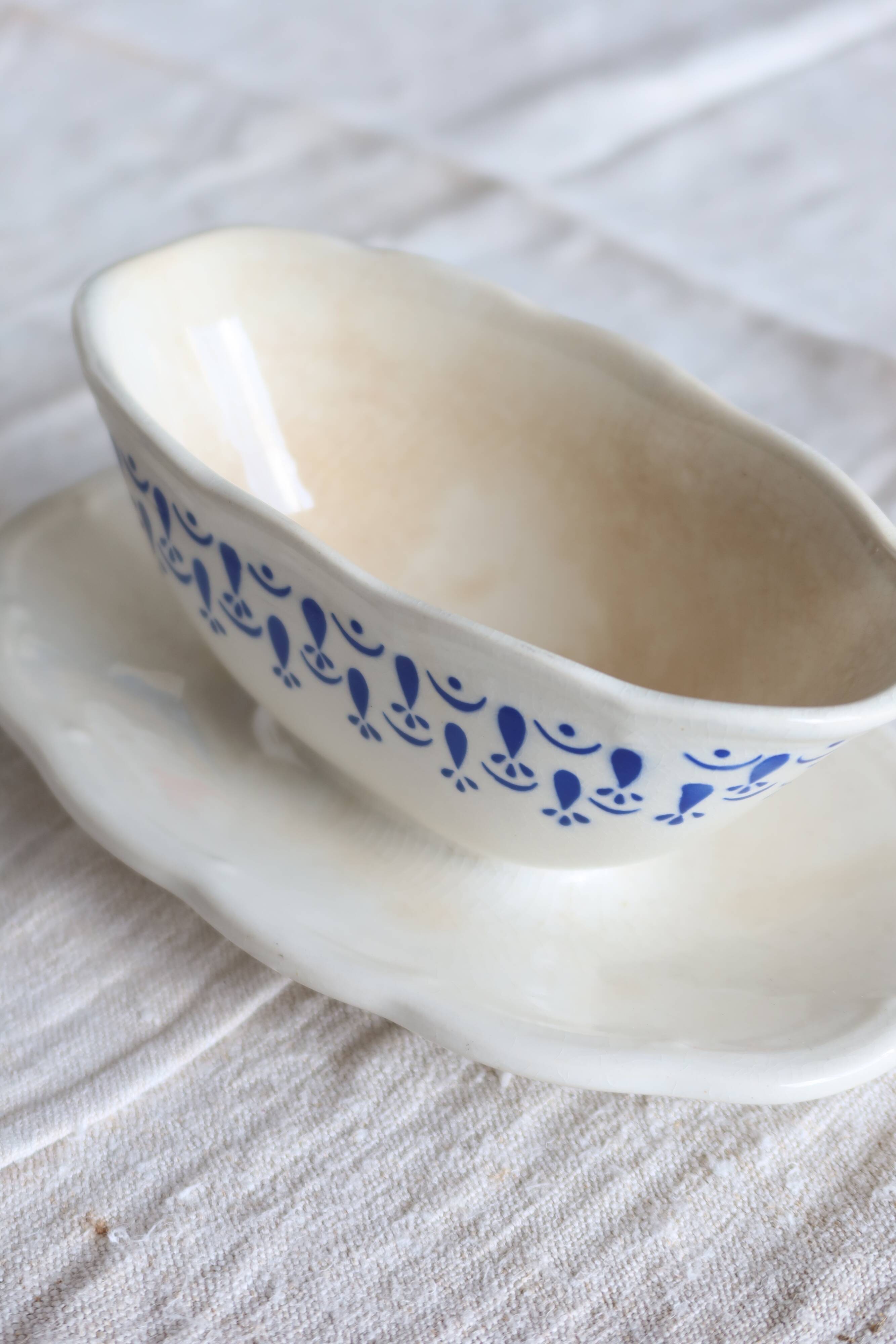 Vintage blue and white earthenware sauceboat – Boch La Louvière