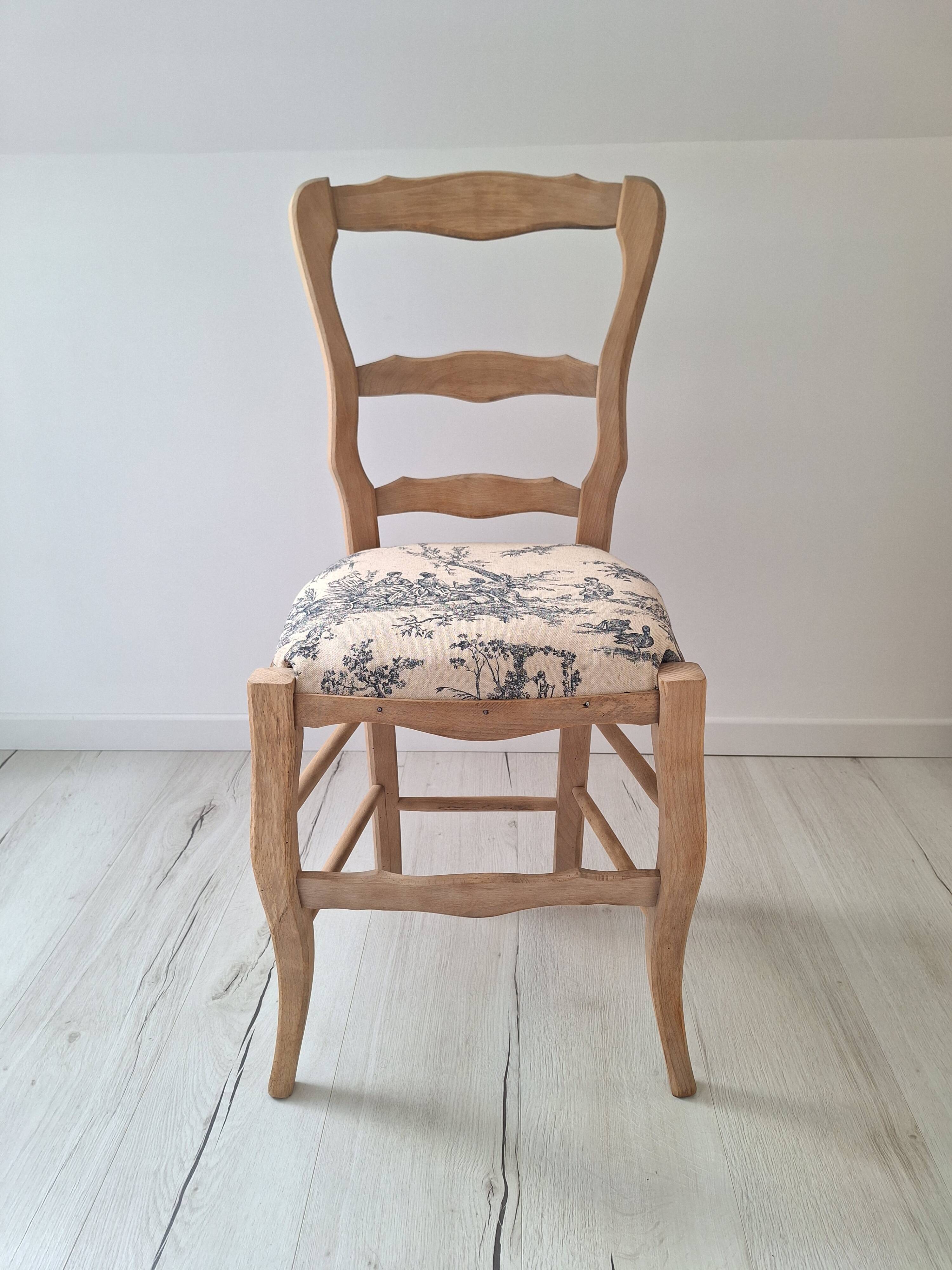 Country chair in blue toile de Jouy