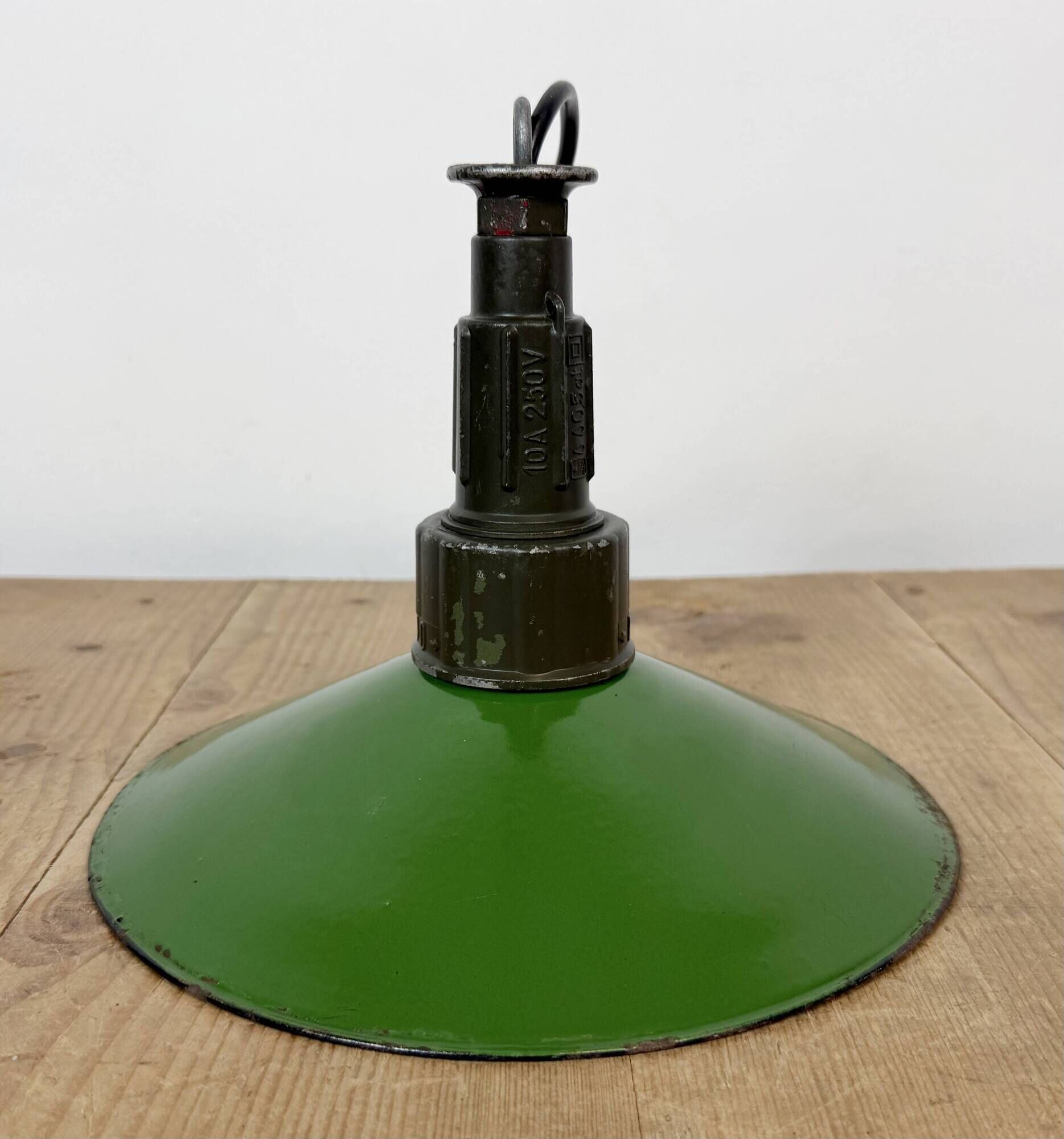 Industrial Green Enamel Military Pendant Lamp with Cast Aluminium Top, 1960