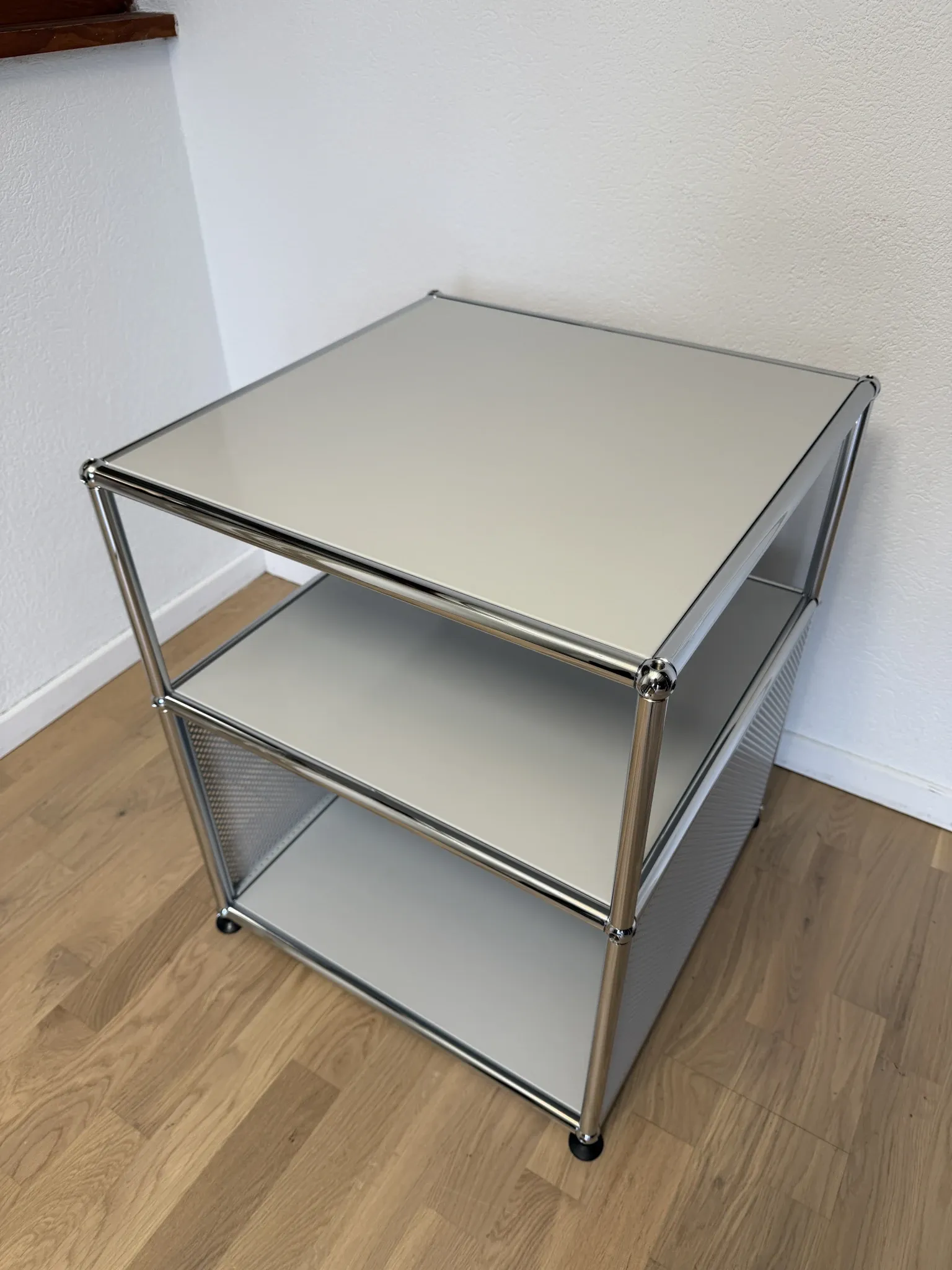 USM Haller side table in light grey