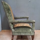Faiteuil Louis XIII upholstered in part from the 17th century