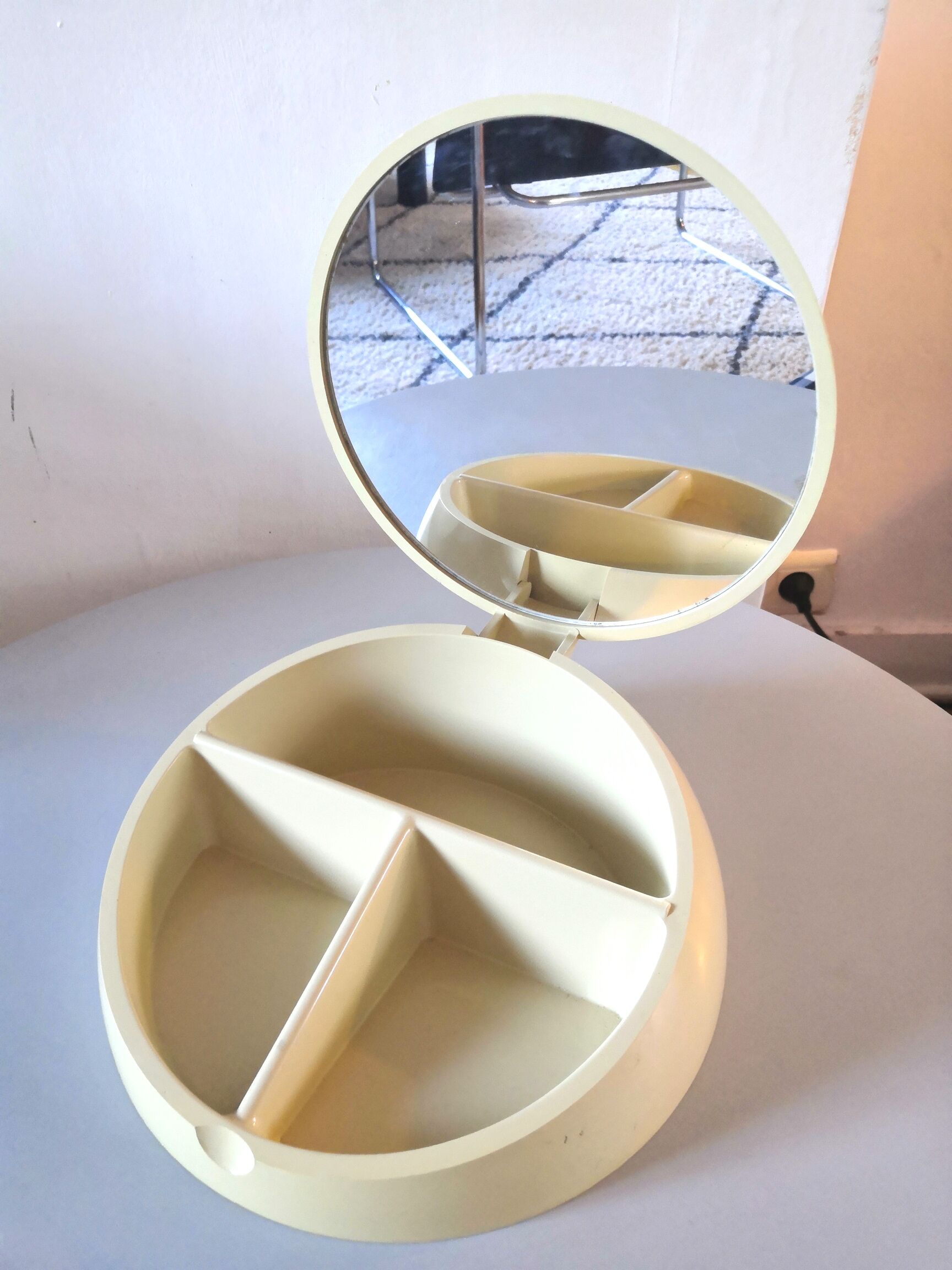 Folding makeup box design Makio Hasuike 70s, Gedy editions