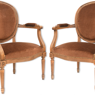 Paire de fauteuils cabriolet de style Louis XVI