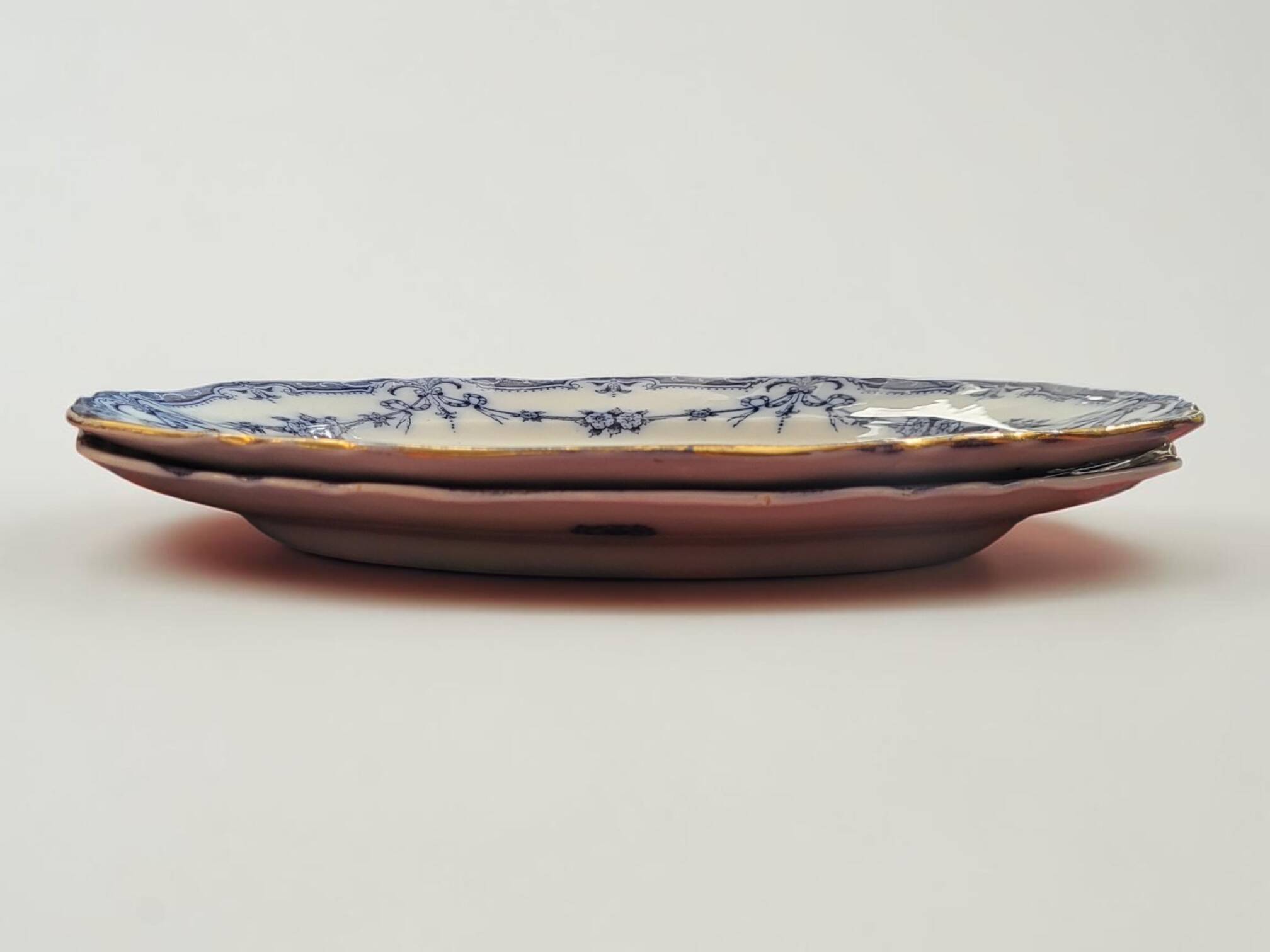 2 plats "Alexis" en porcelaine Adderleys