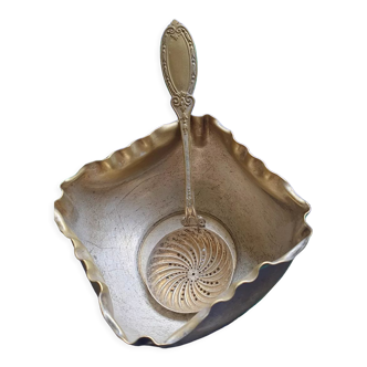 Sprinkling spoon and bowl