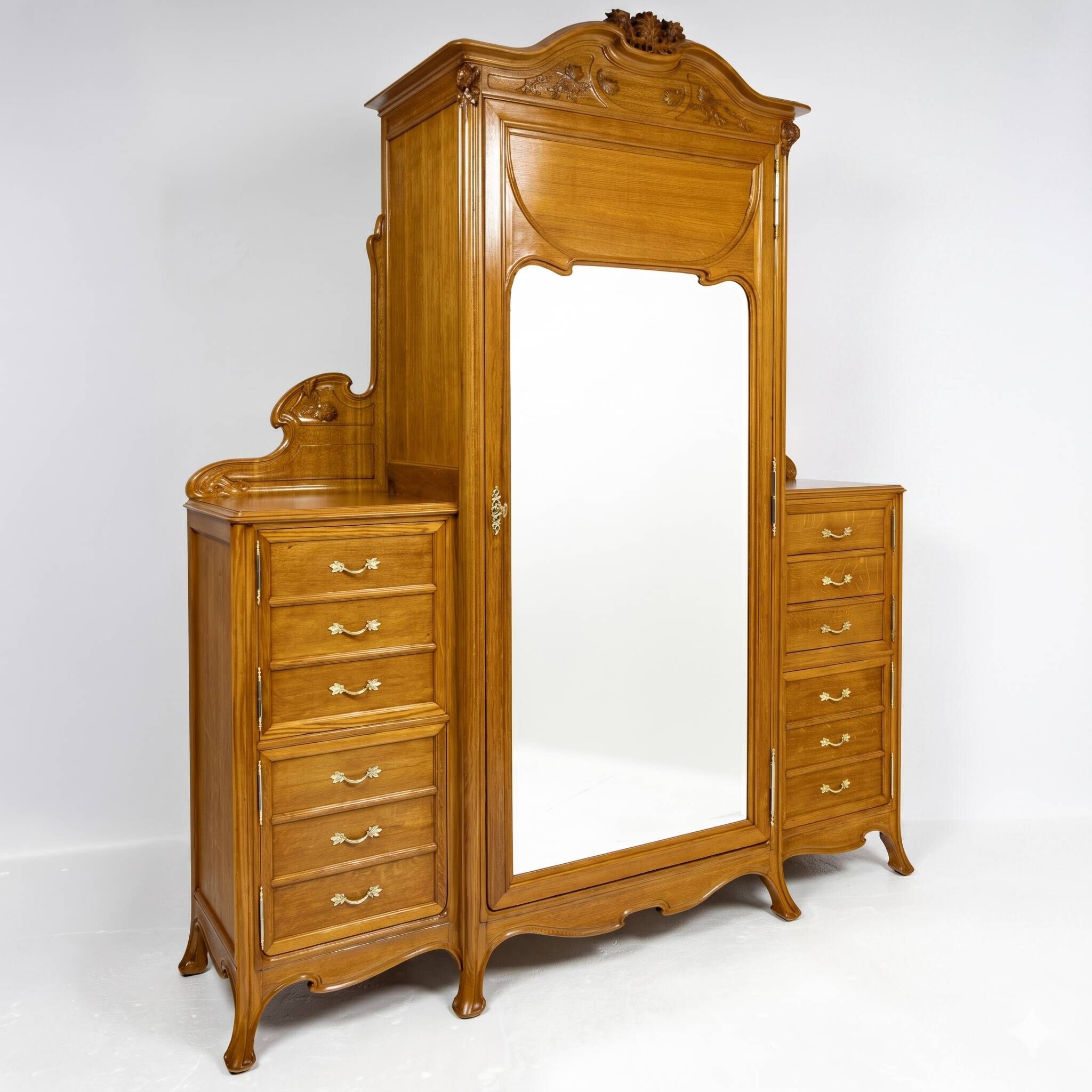 Large Art Nouveau linen cupboard in oak and mirror - 1900-1920