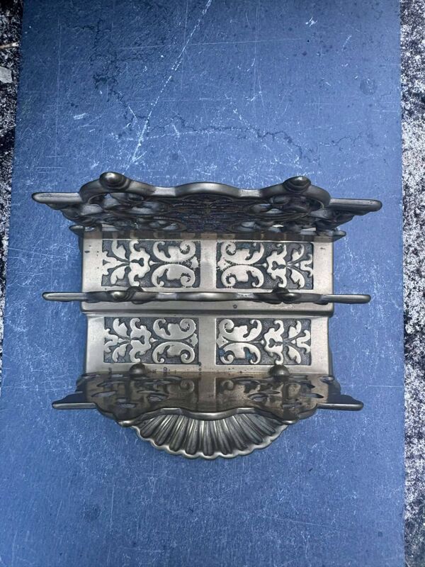 Porte revues porte lettres en laiton baroque