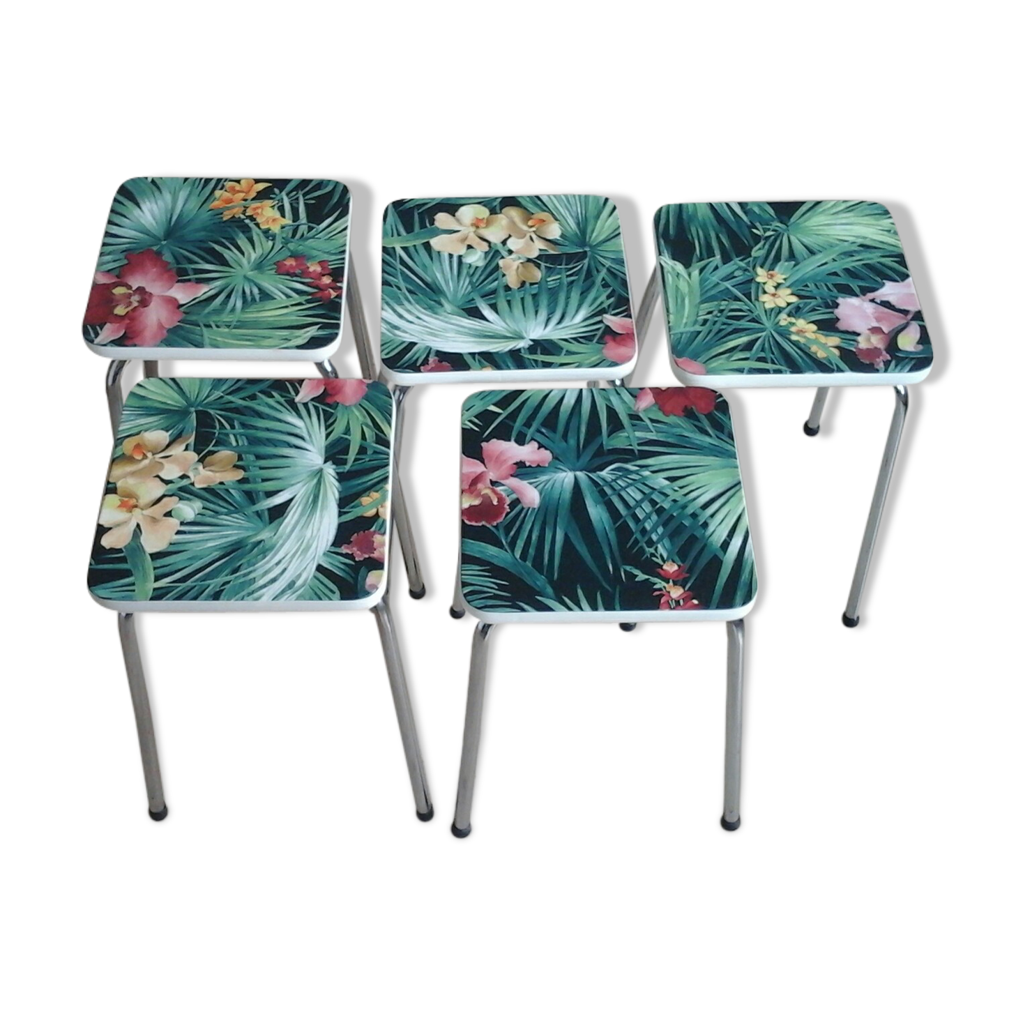 Lot of five stools dress