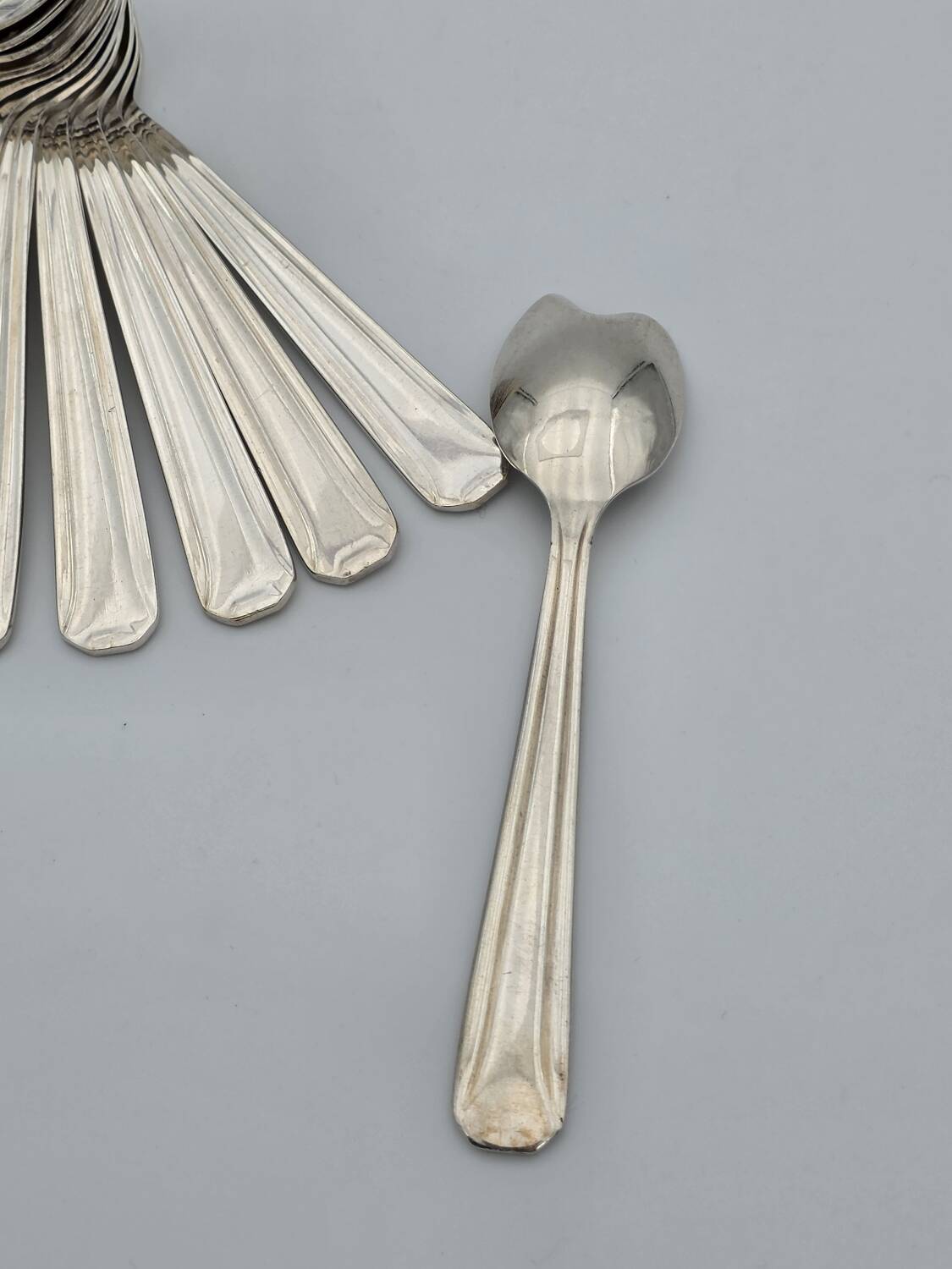 Set of twelve silver-plated metal spoons for oysters or sorbets