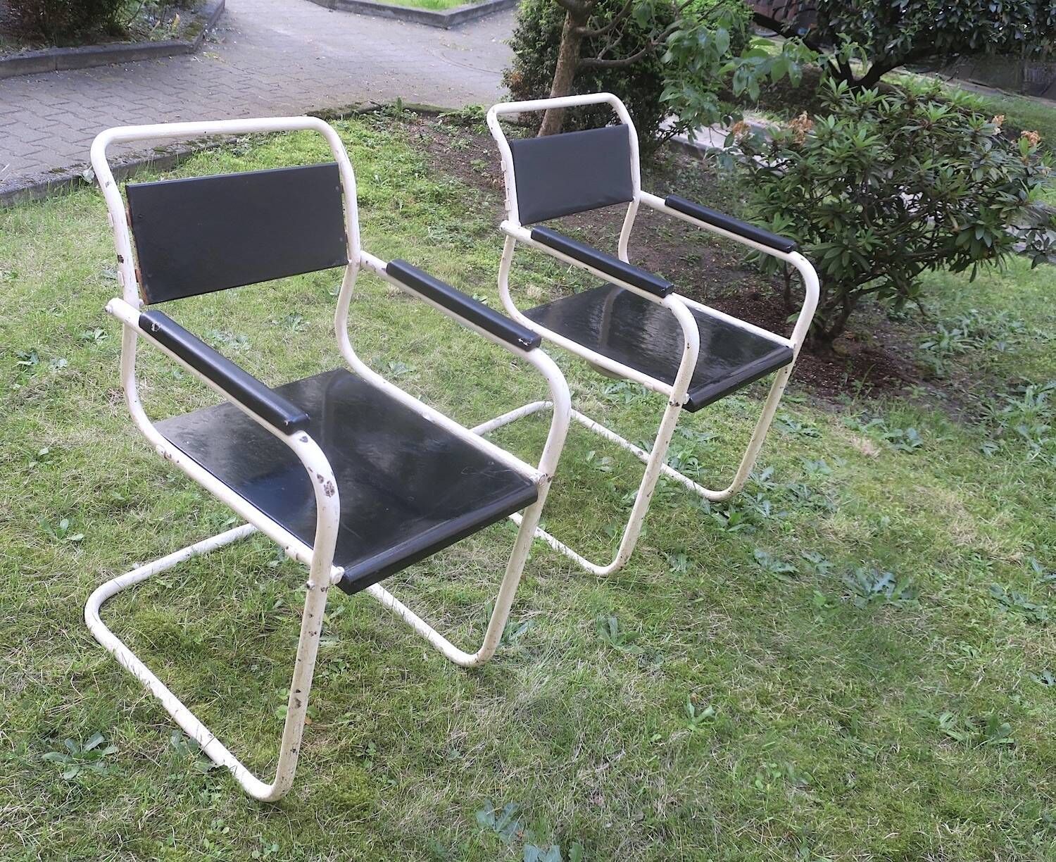 Pair of mid century cantilever iron and wood painted garden chairs, 1950s