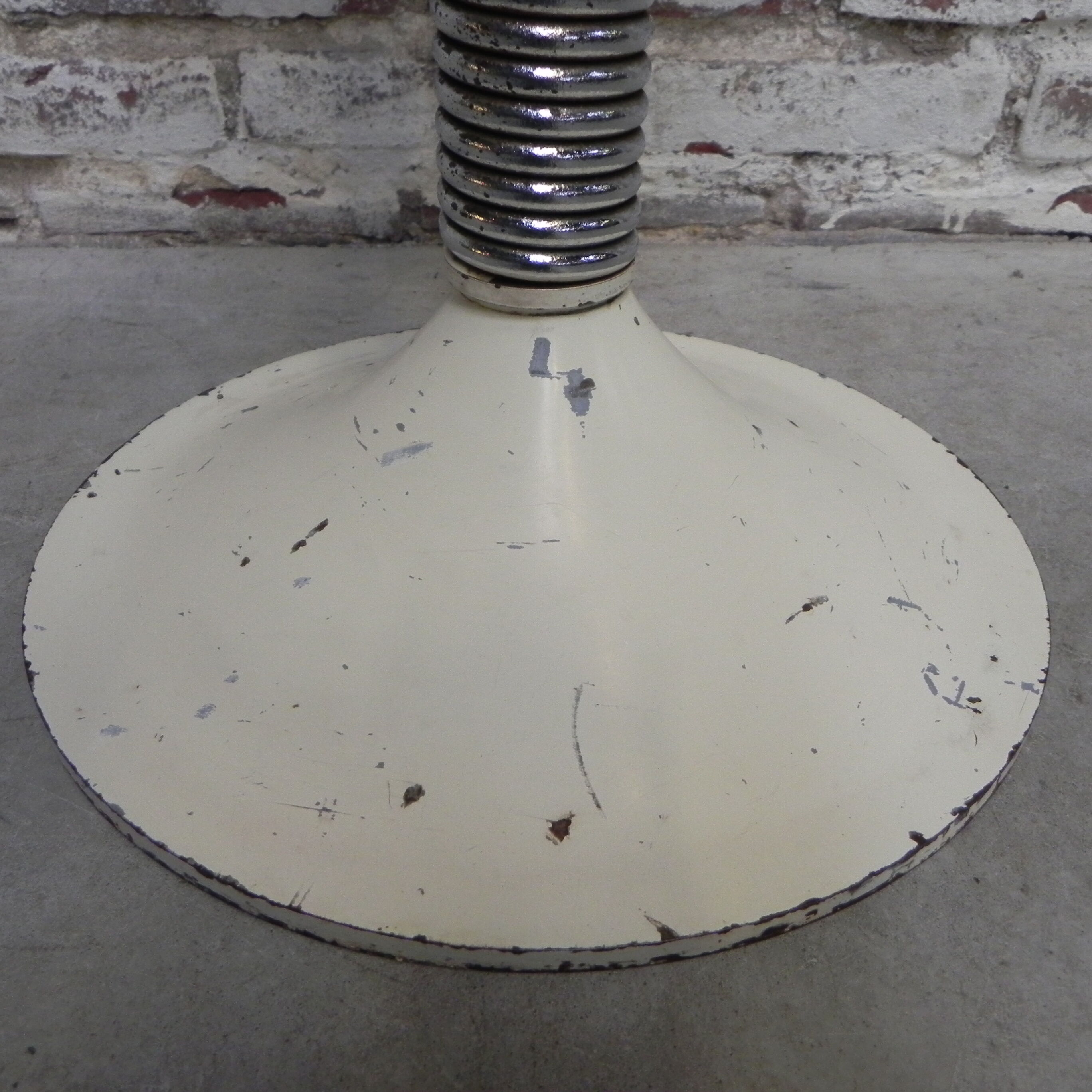 Industrial dental stool, Manubelge