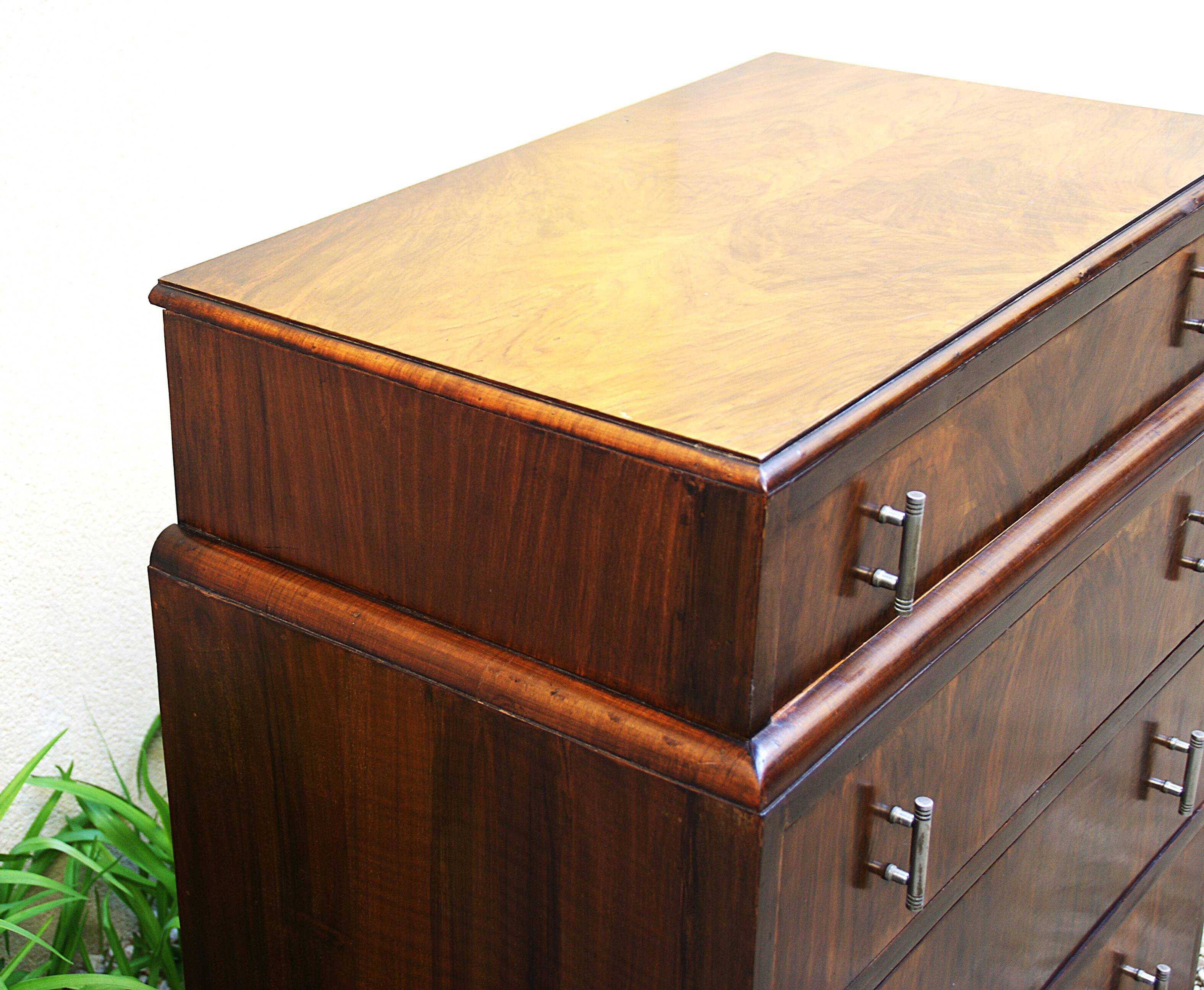 Pretty little Art Deco chest of drawers from the 1930s in walnut.