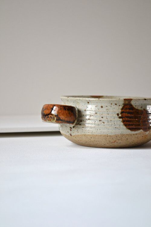 Double handle serving bowl