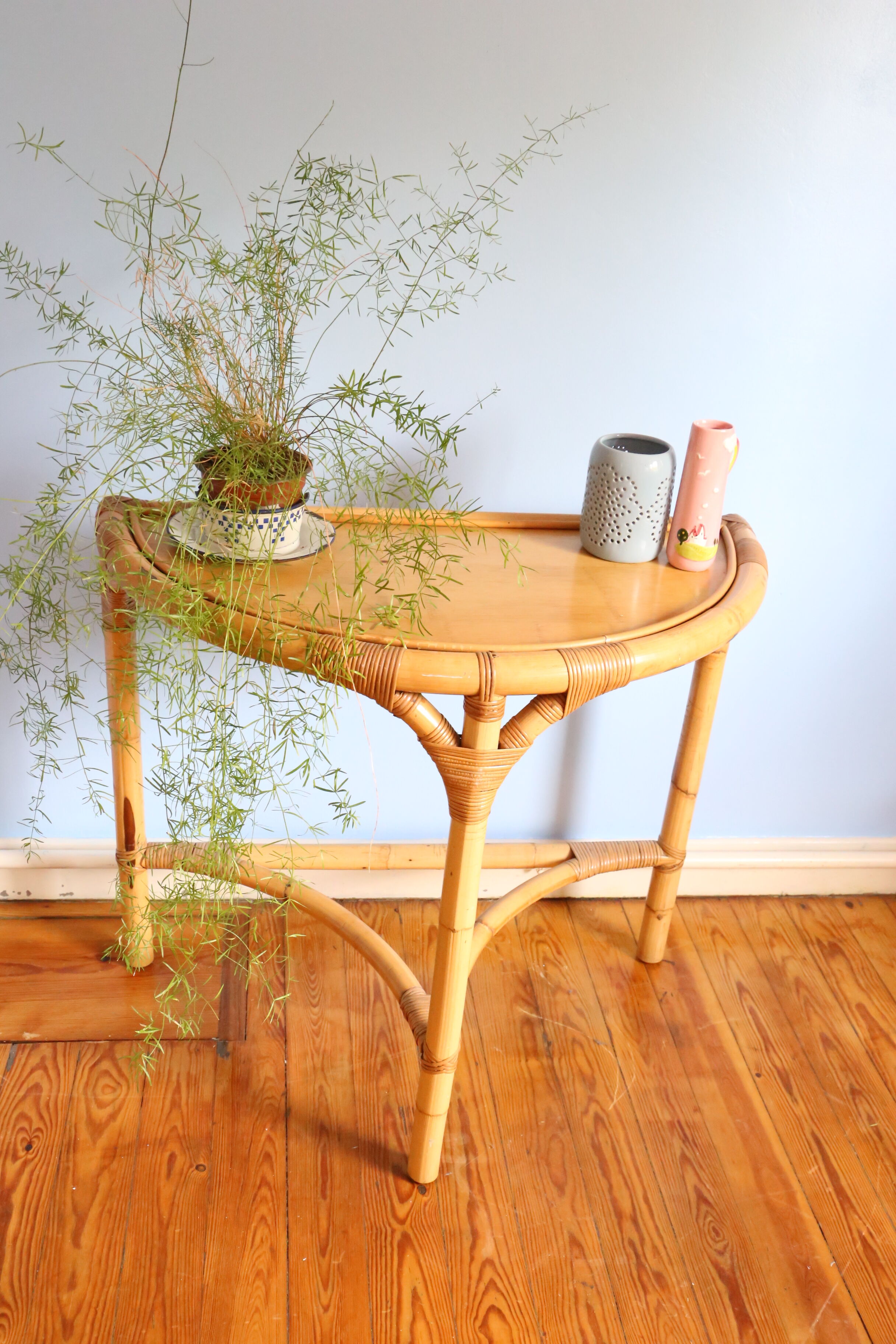 Half-moon rattan console