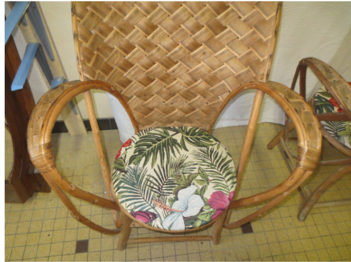 Paire de fauteuils en osier et rotin courbé