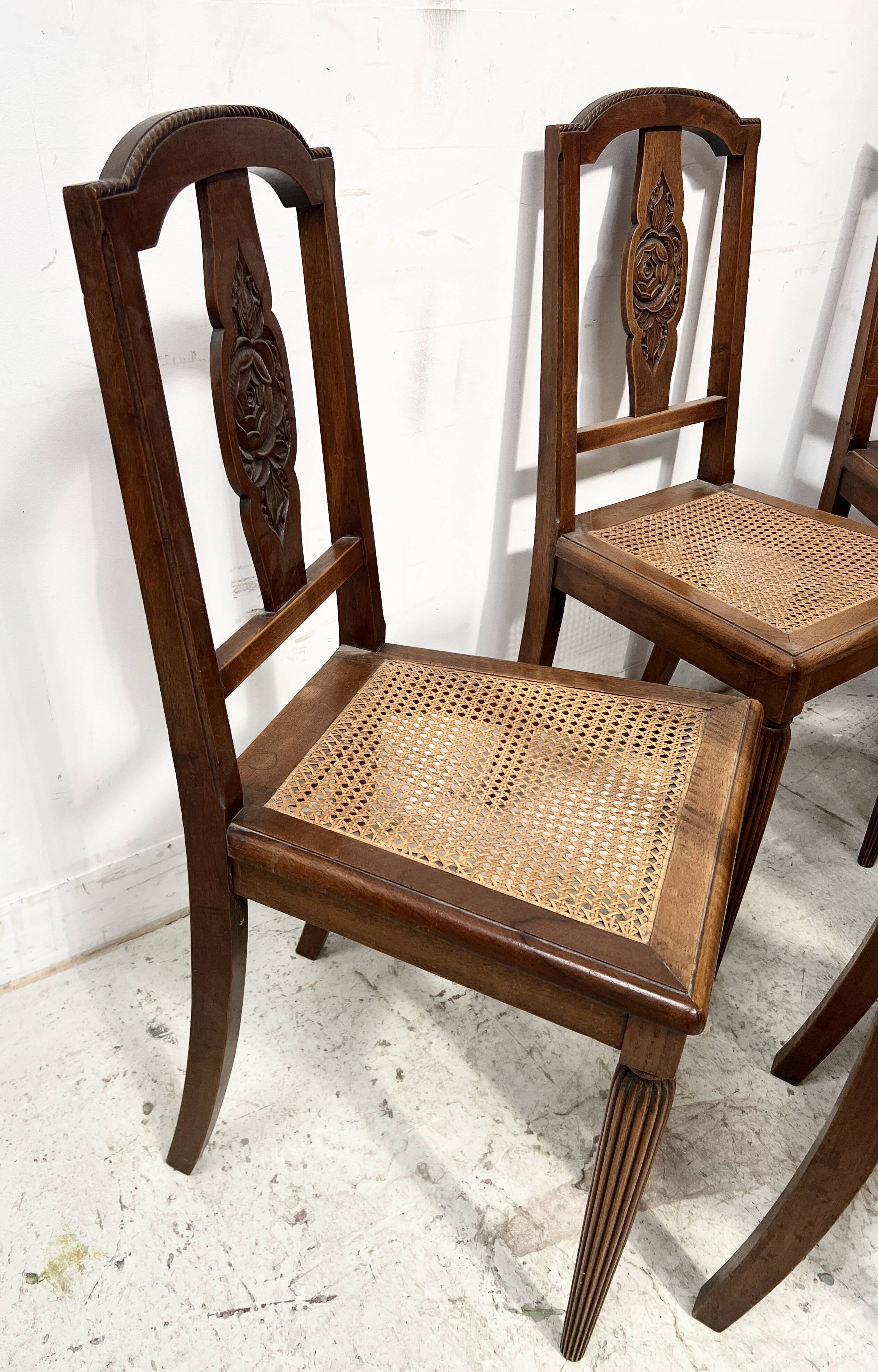 Set of six Art Deco chairs in solid walnut, 20th century.