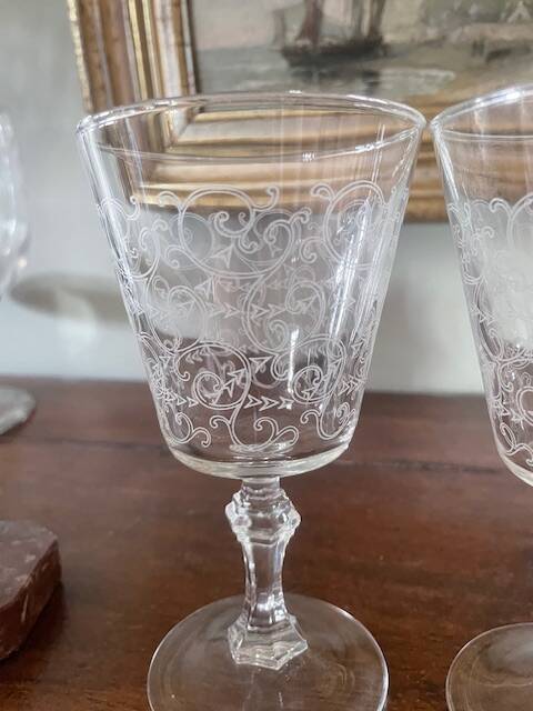 2 large engraved water glasses in arabesque.
