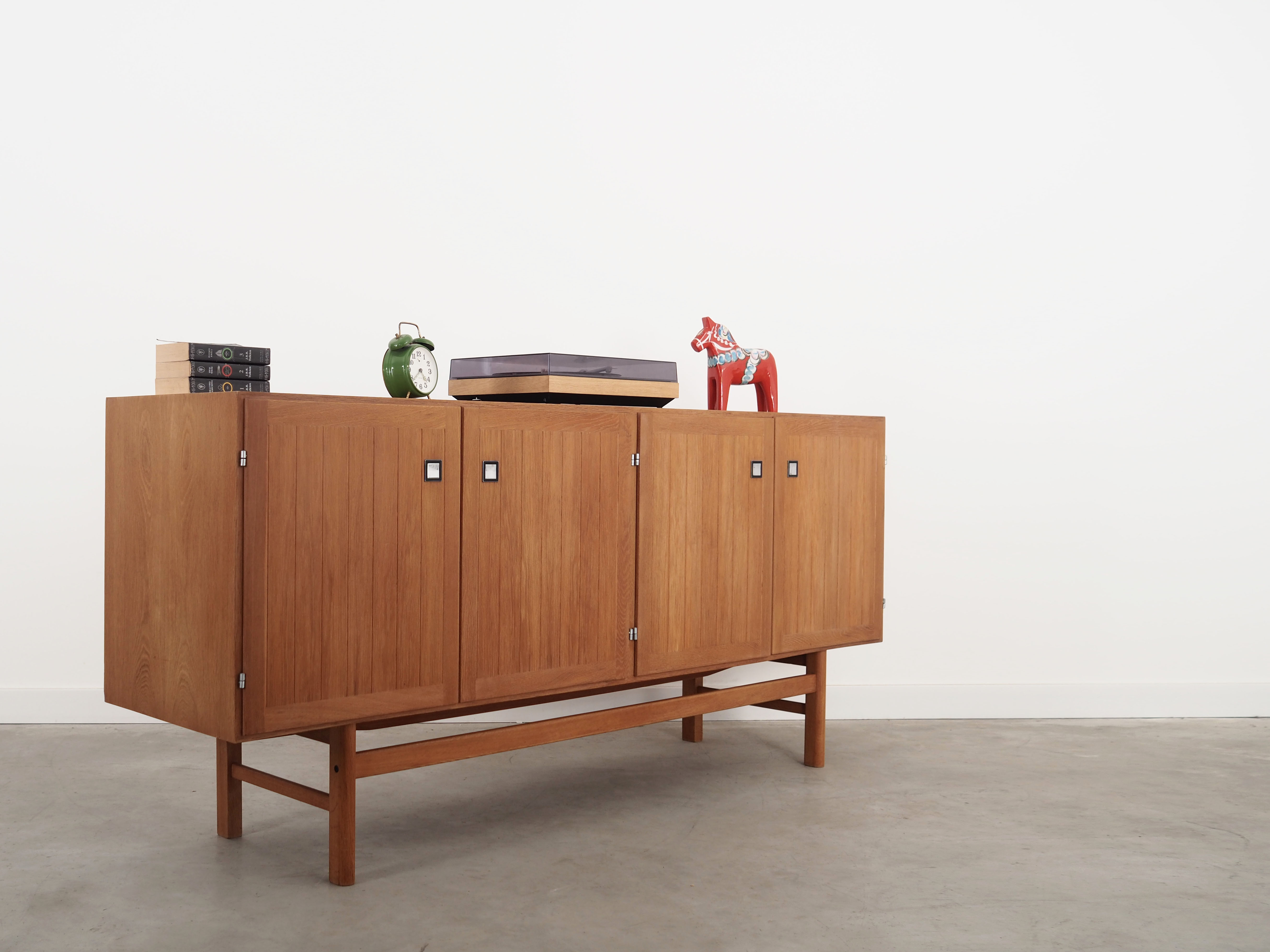 Enfilade en frêne, design danois, années 1970, Danemark