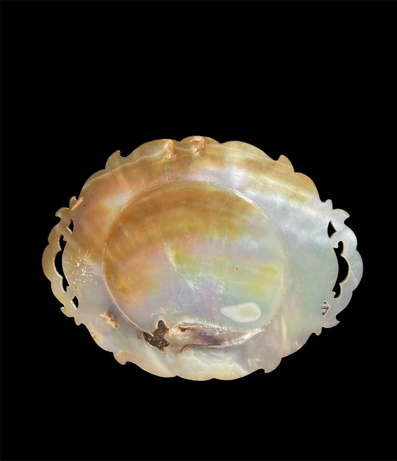 Caviar dish in reticulated and carved mother-of-pearl