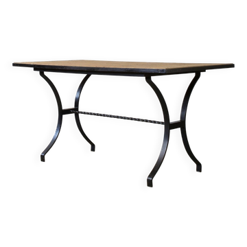 Table de repas en rotin et fer forgé similaire à Audoux & Minet