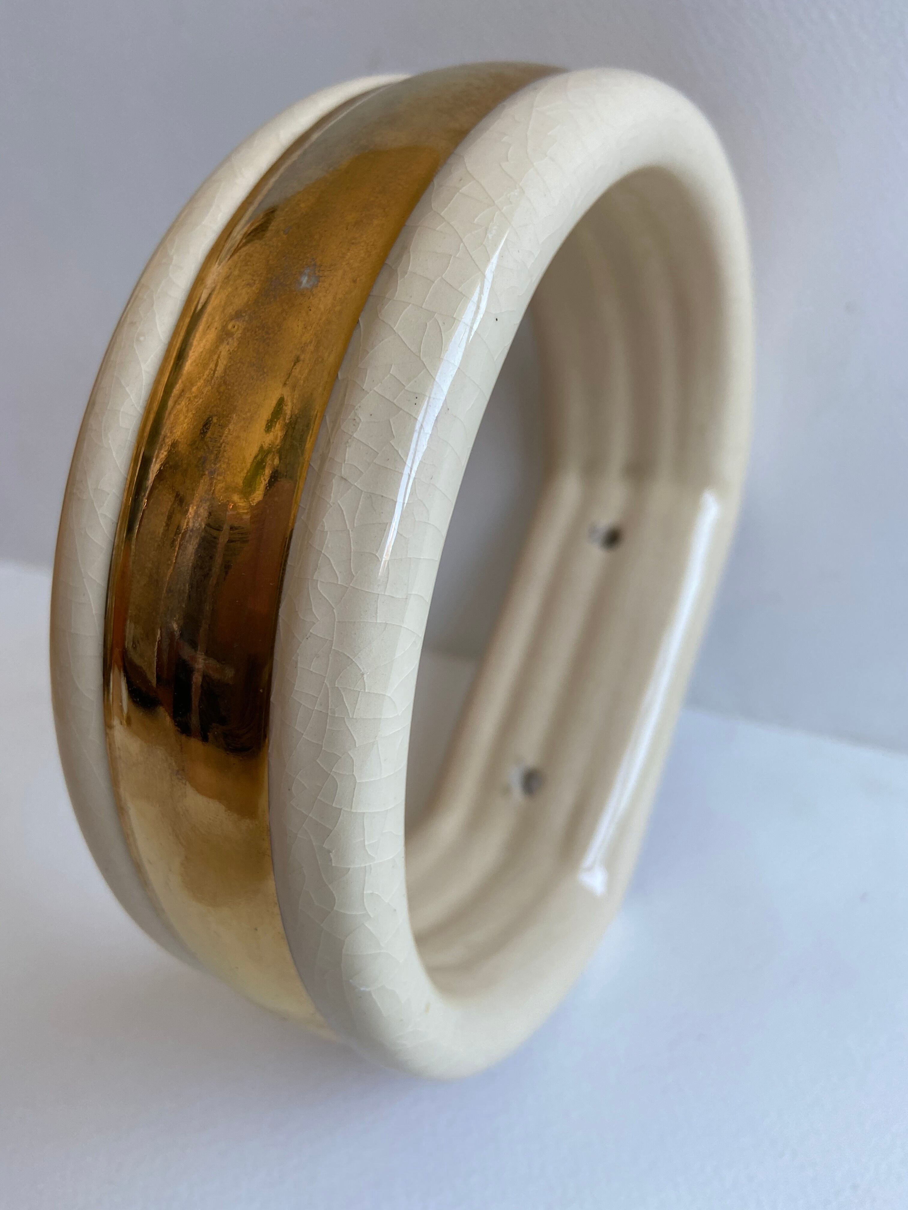 Enamelled ceramic wall pad