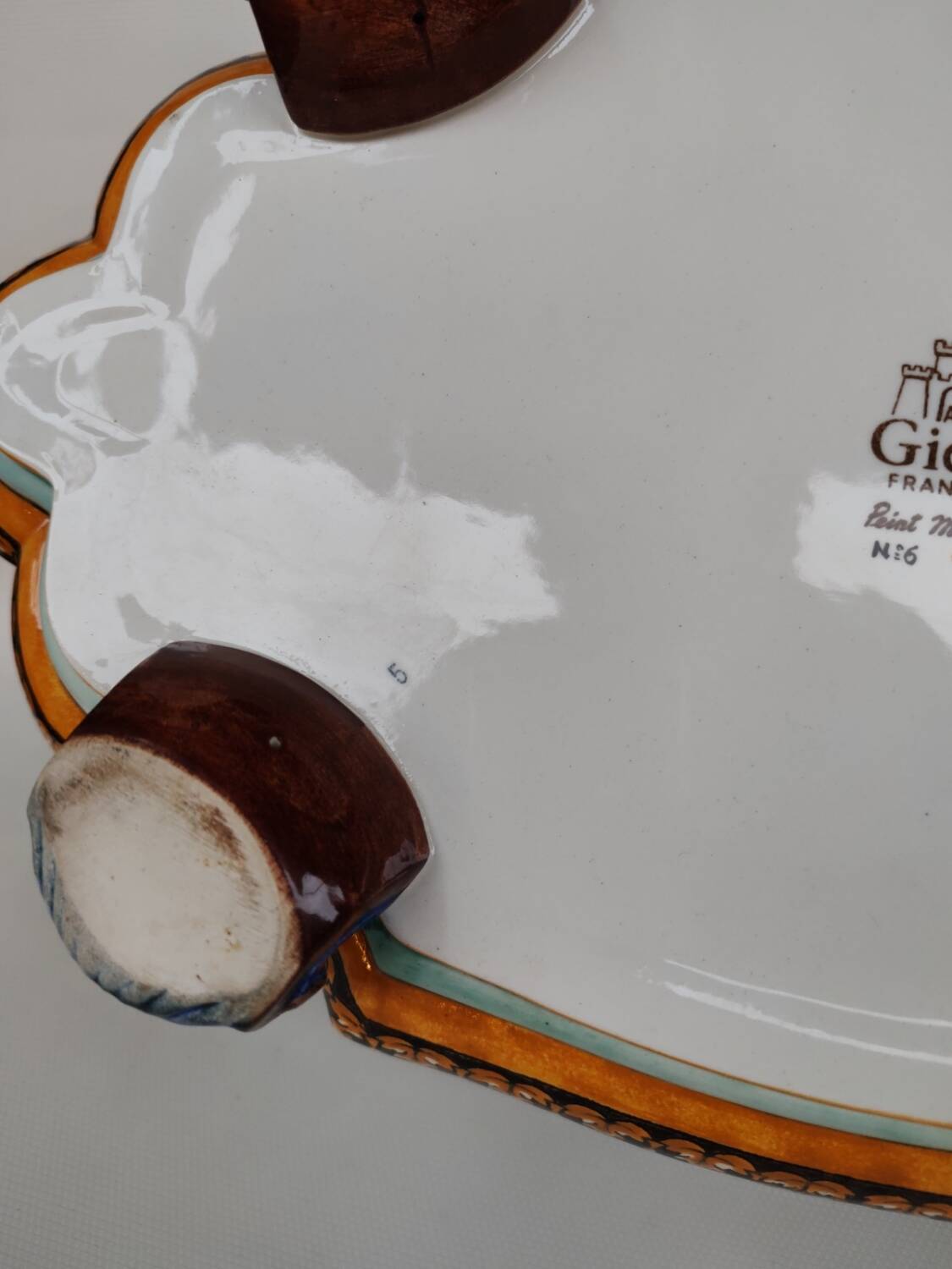 Gien earthenware jardinière, Renaissance model, 20th century.