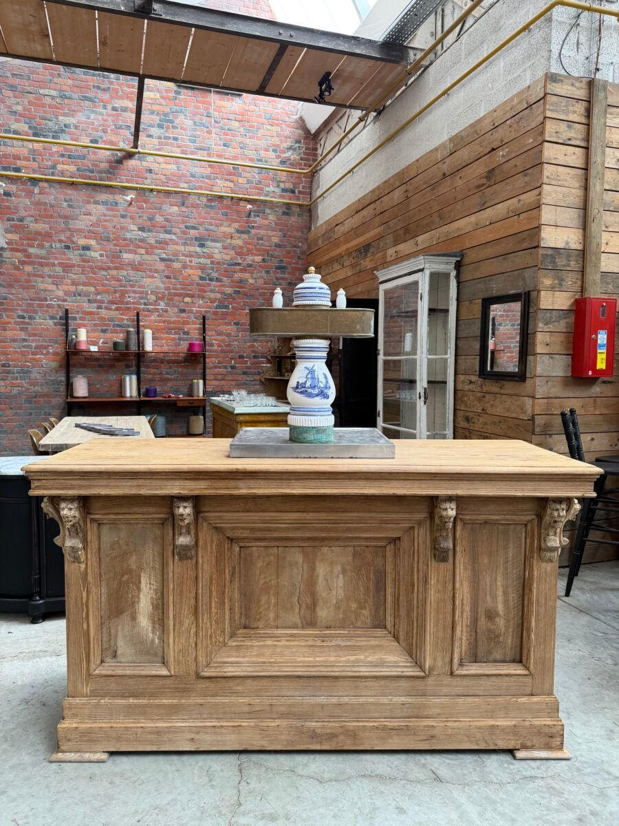 1950s bar counter