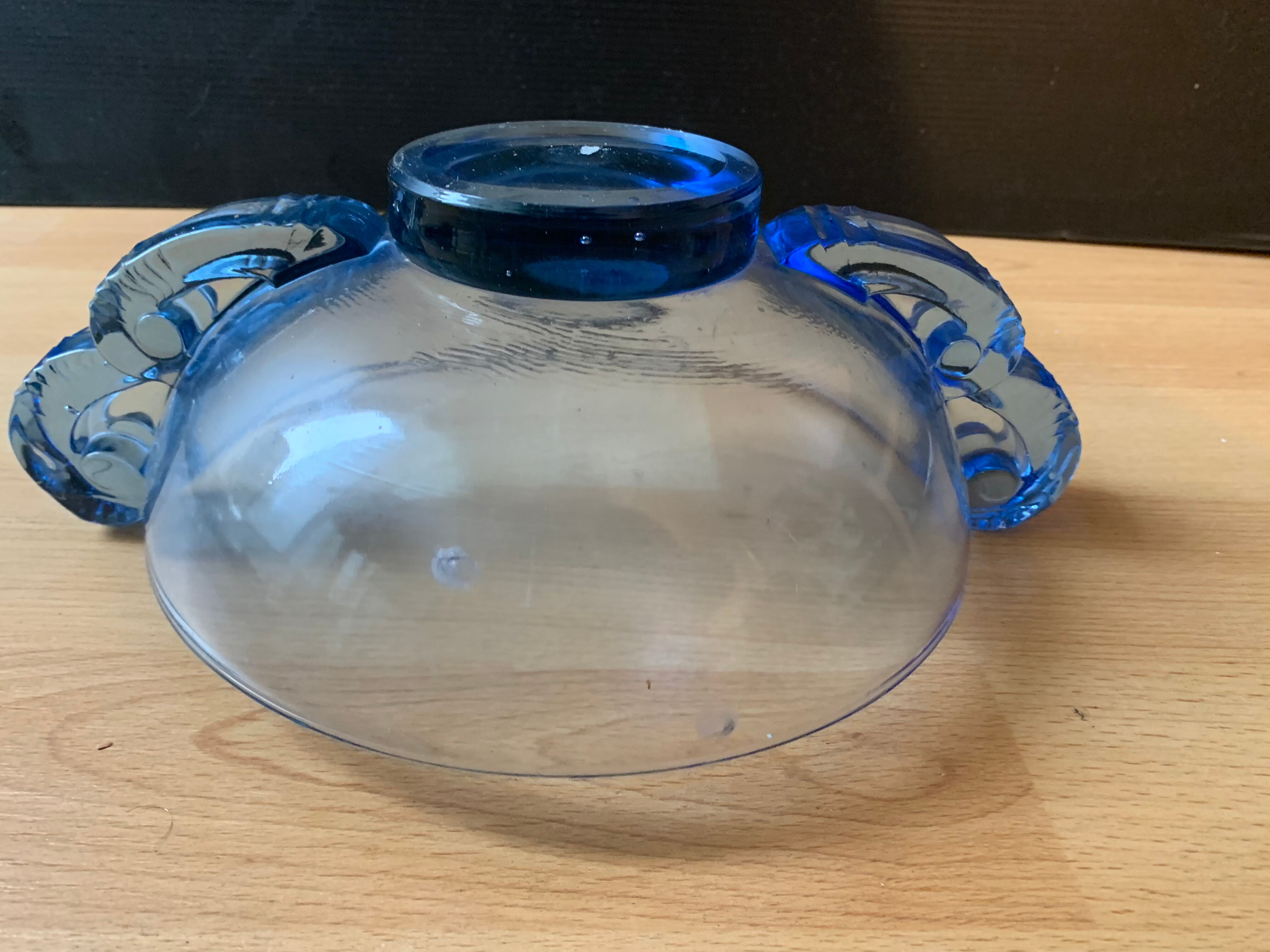 Coupe en verre bleu art deco